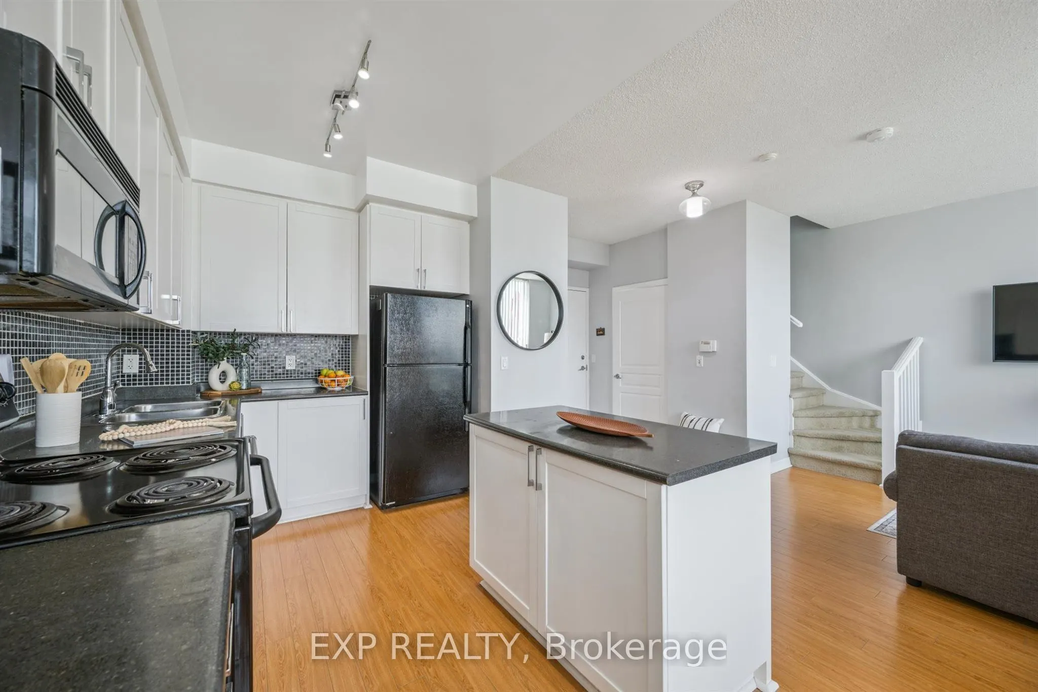 220 Burnhamthorpe Road W, #905