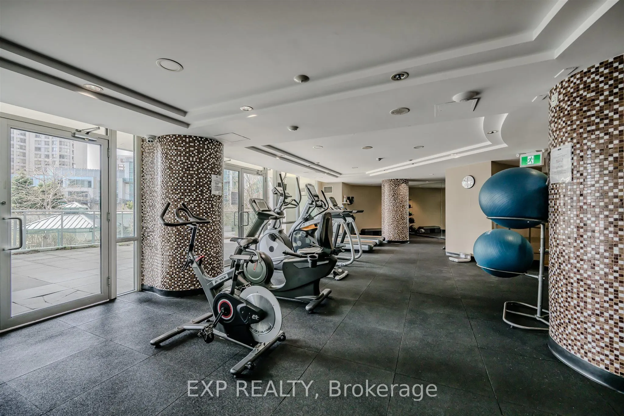 220 Burnhamthorpe Road W, #905