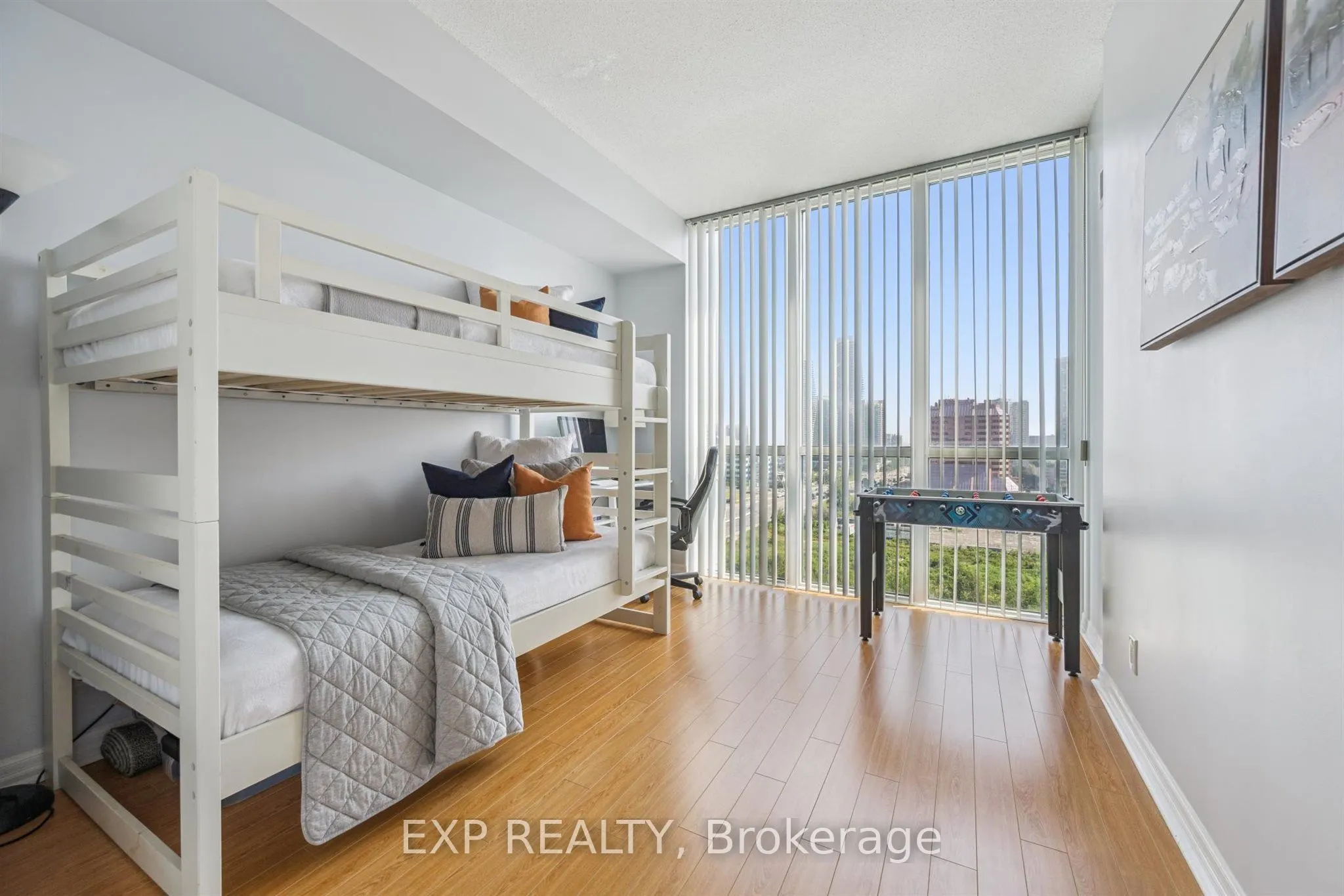 220 Burnhamthorpe Road W, #905