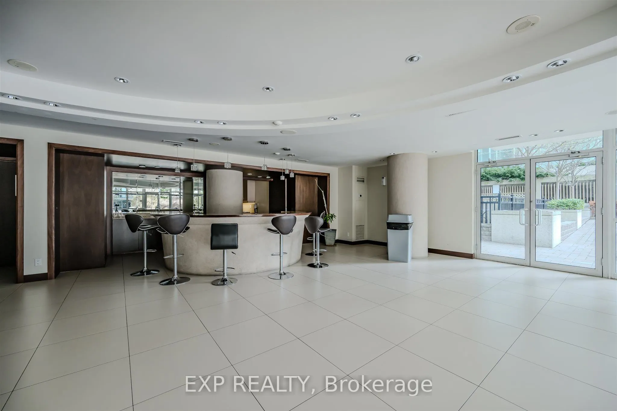 220 Burnhamthorpe Road W, #905