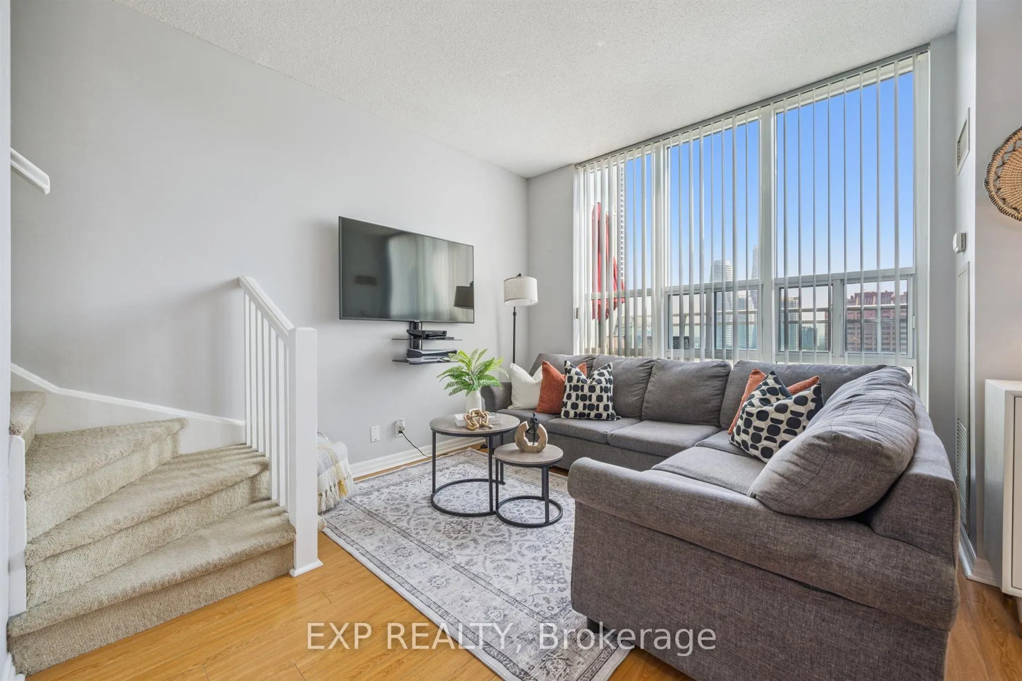 220 Burnhamthorpe Road W, #905