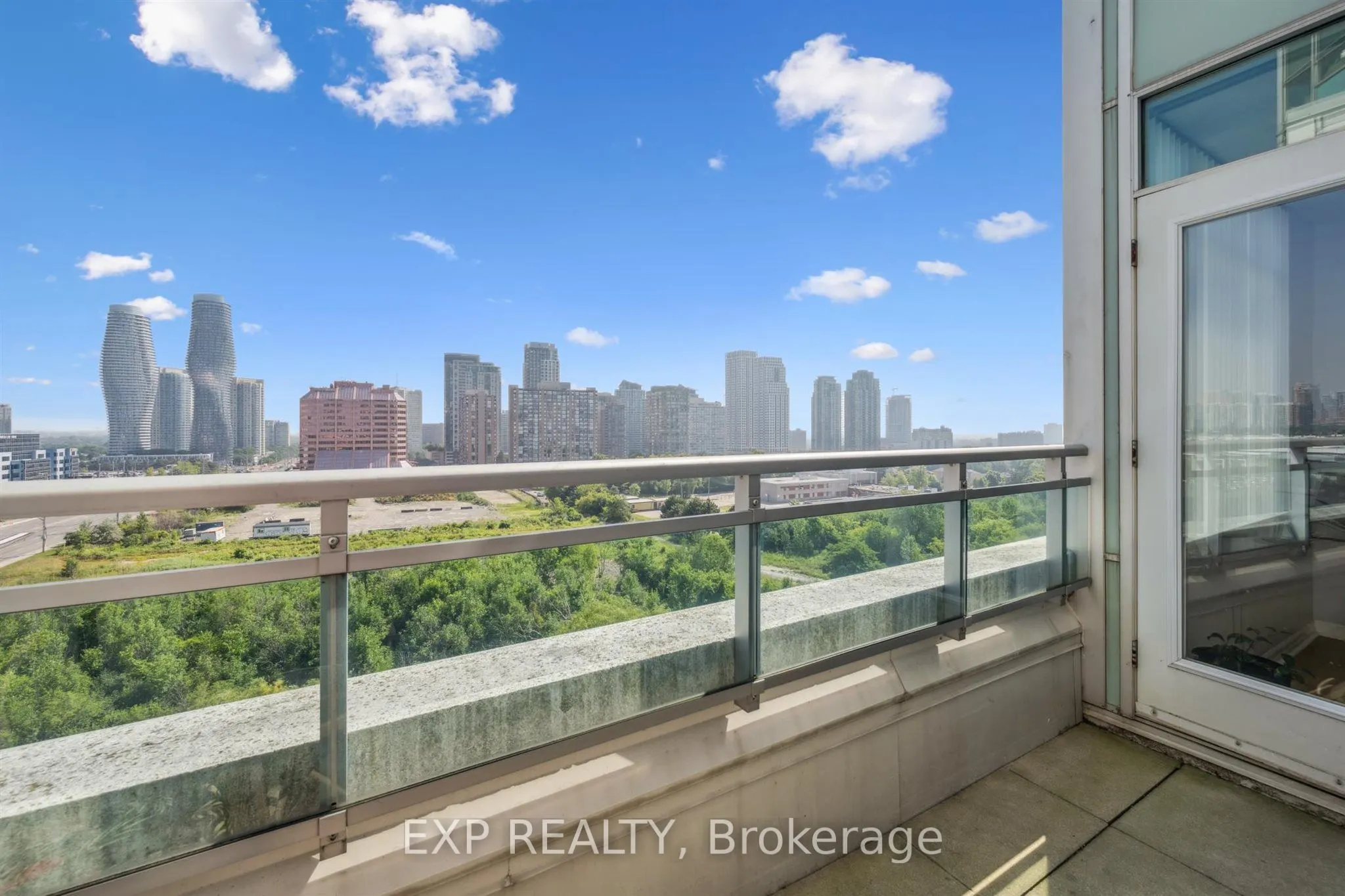 220 Burnhamthorpe Road W, #905