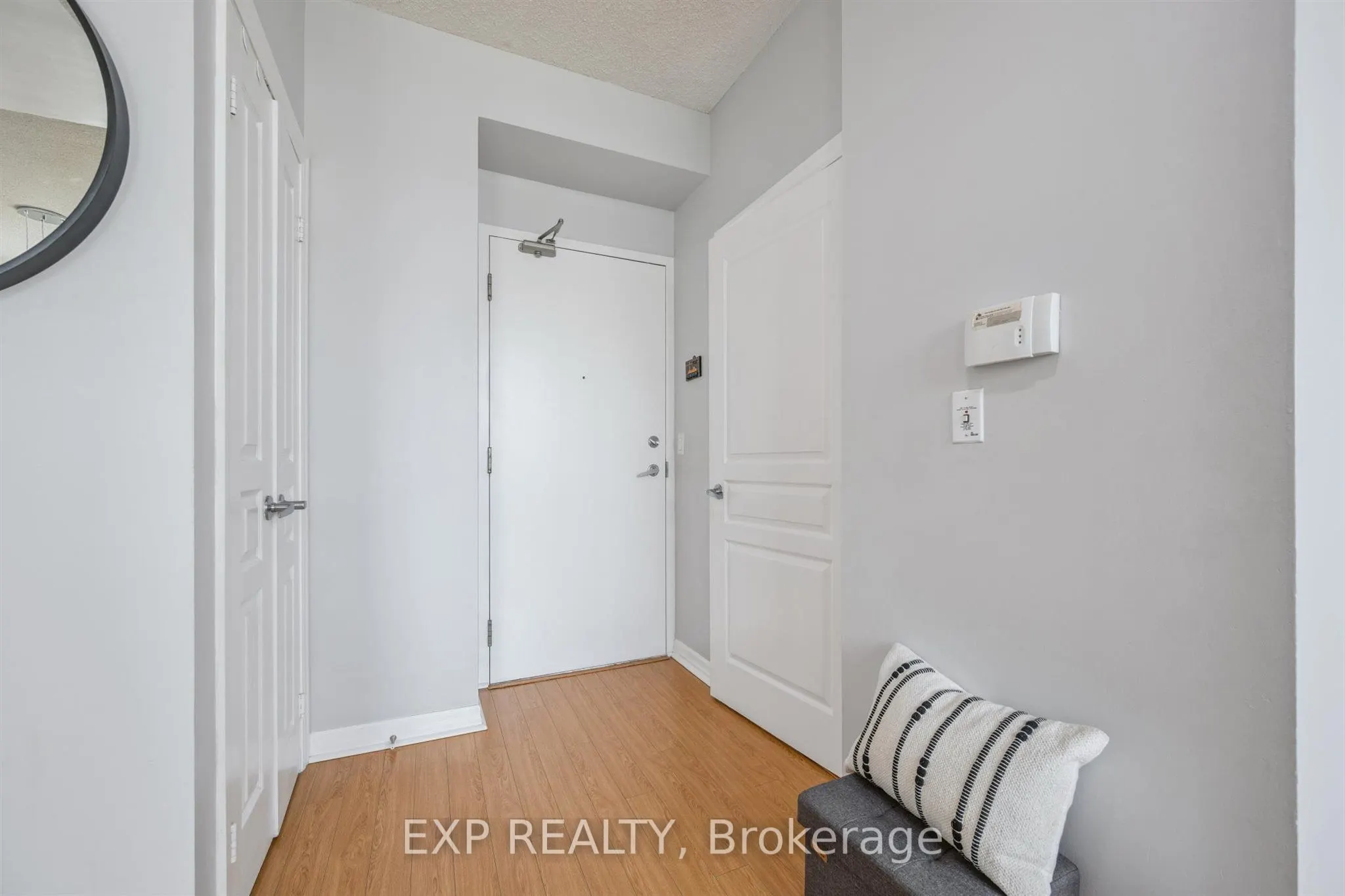 220 Burnhamthorpe Road W, #905