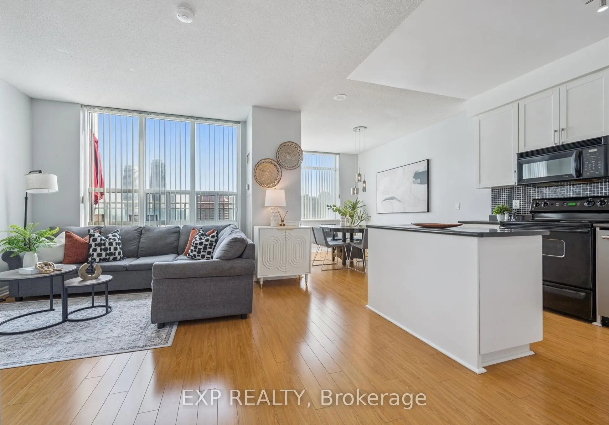 220 Burnhamthorpe Road W, #905