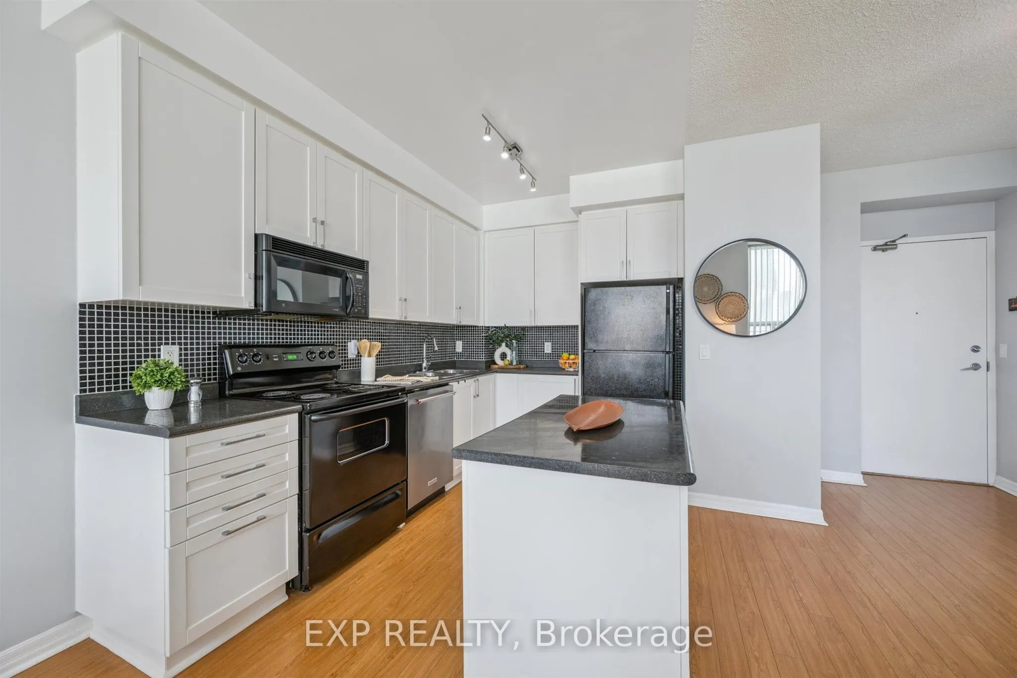 220 Burnhamthorpe Road W, #905