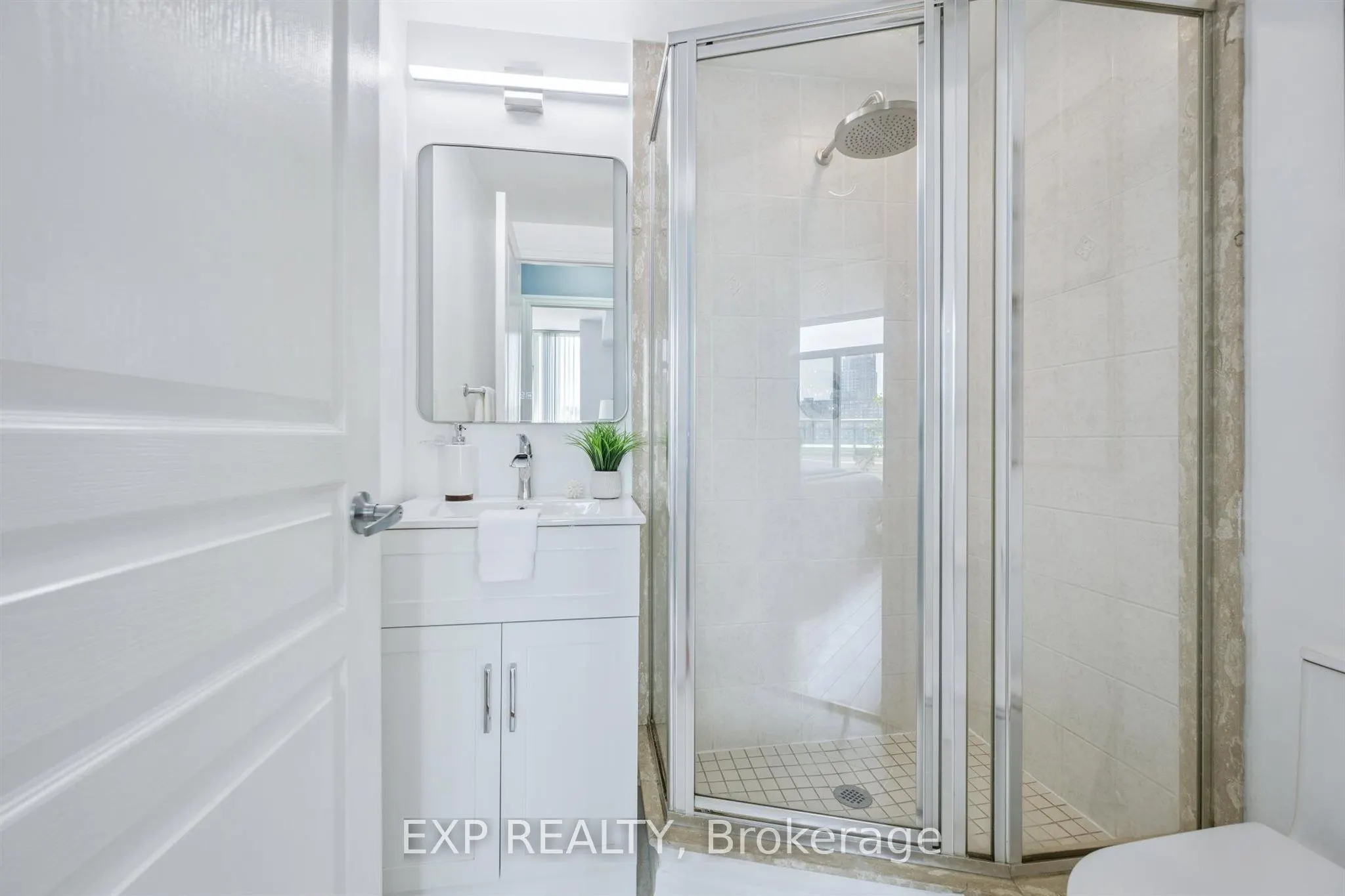220 Burnhamthorpe Road W, #905