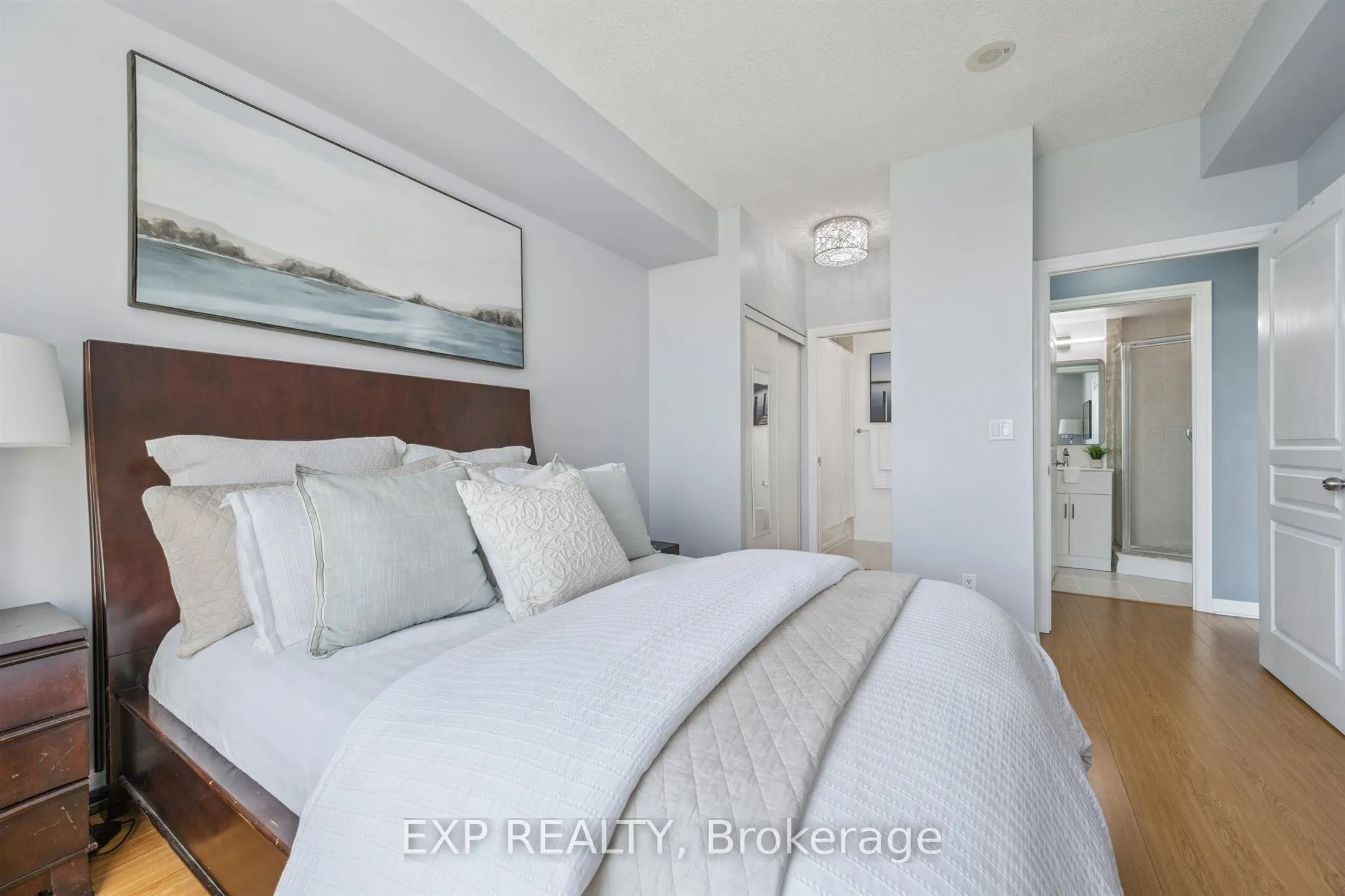 220 Burnhamthorpe Road W, #905