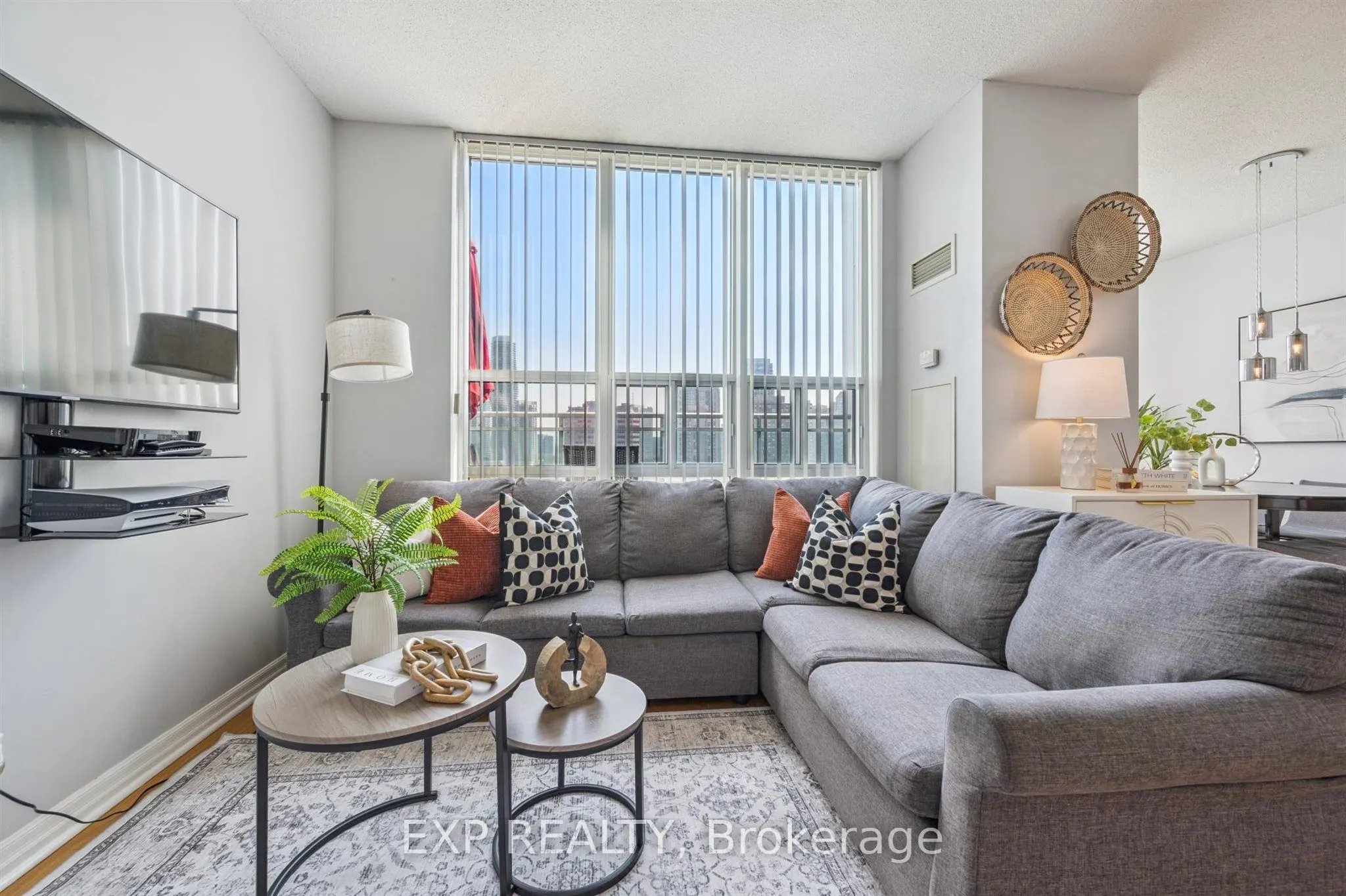 220 Burnhamthorpe Road W, #905