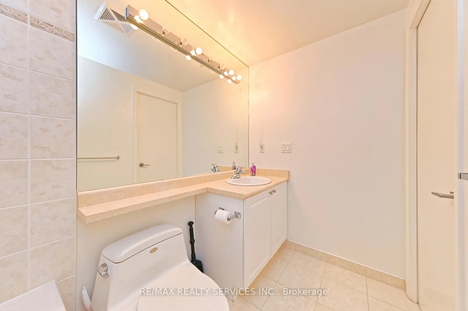 38 Fontenay Court, #Suite 1309