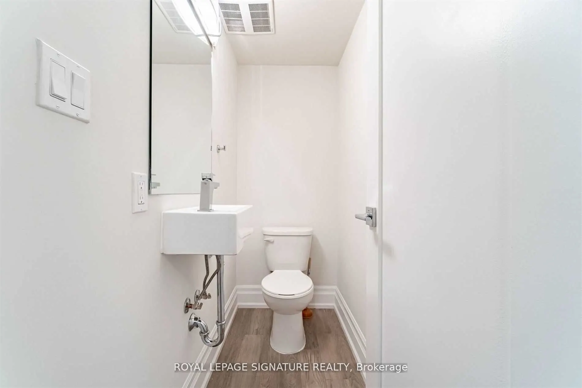 760 Lakeshore Road E, #202