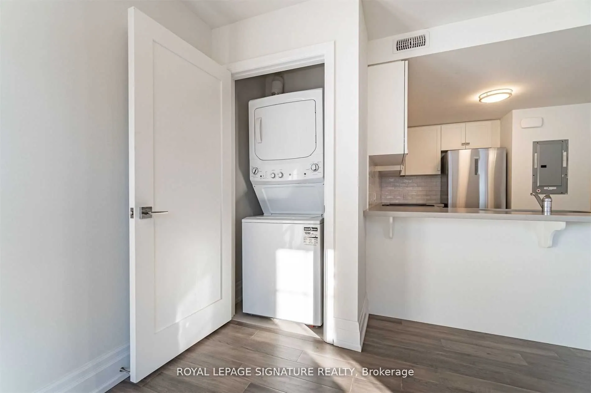760 Lakeshore Road E, #202