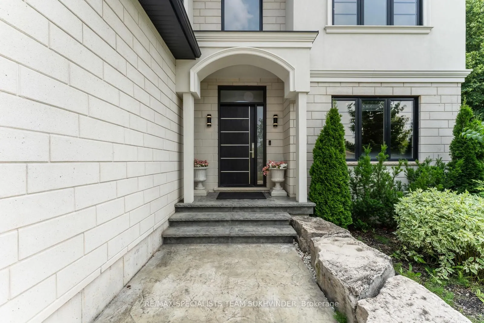 108 Meadowbrook Drive