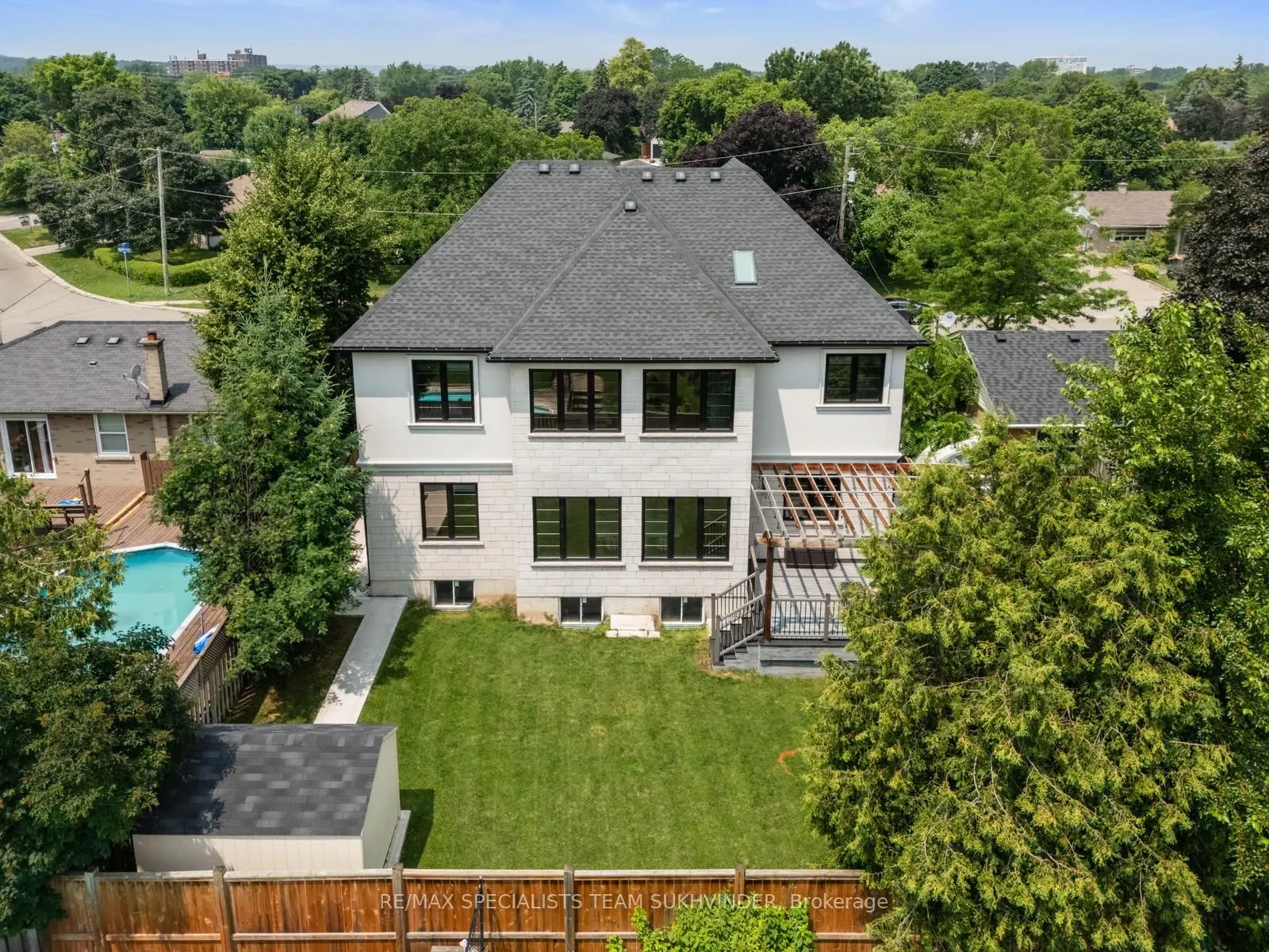 108 Meadowbrook Drive