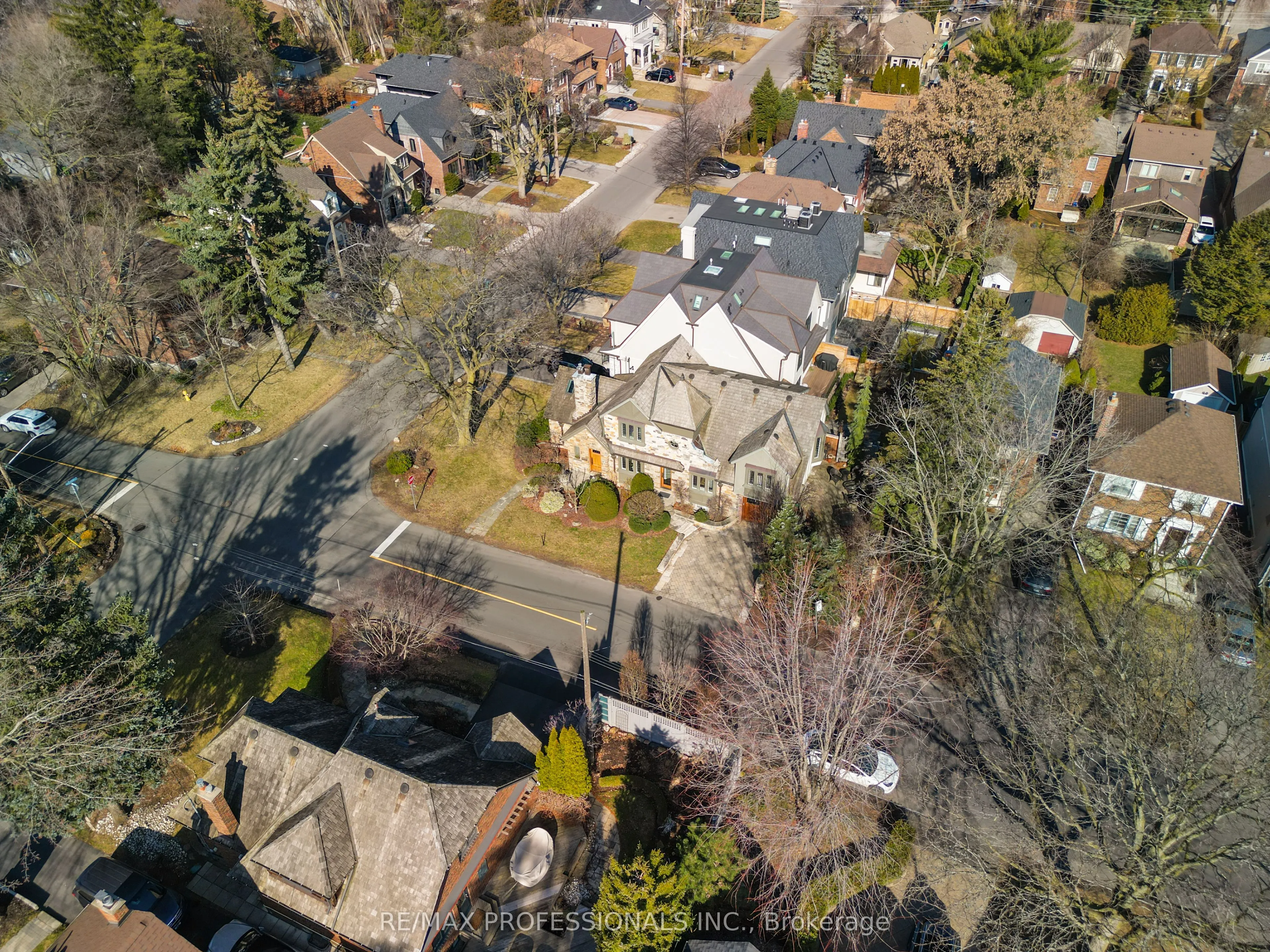 231 Grenview Boulevard S