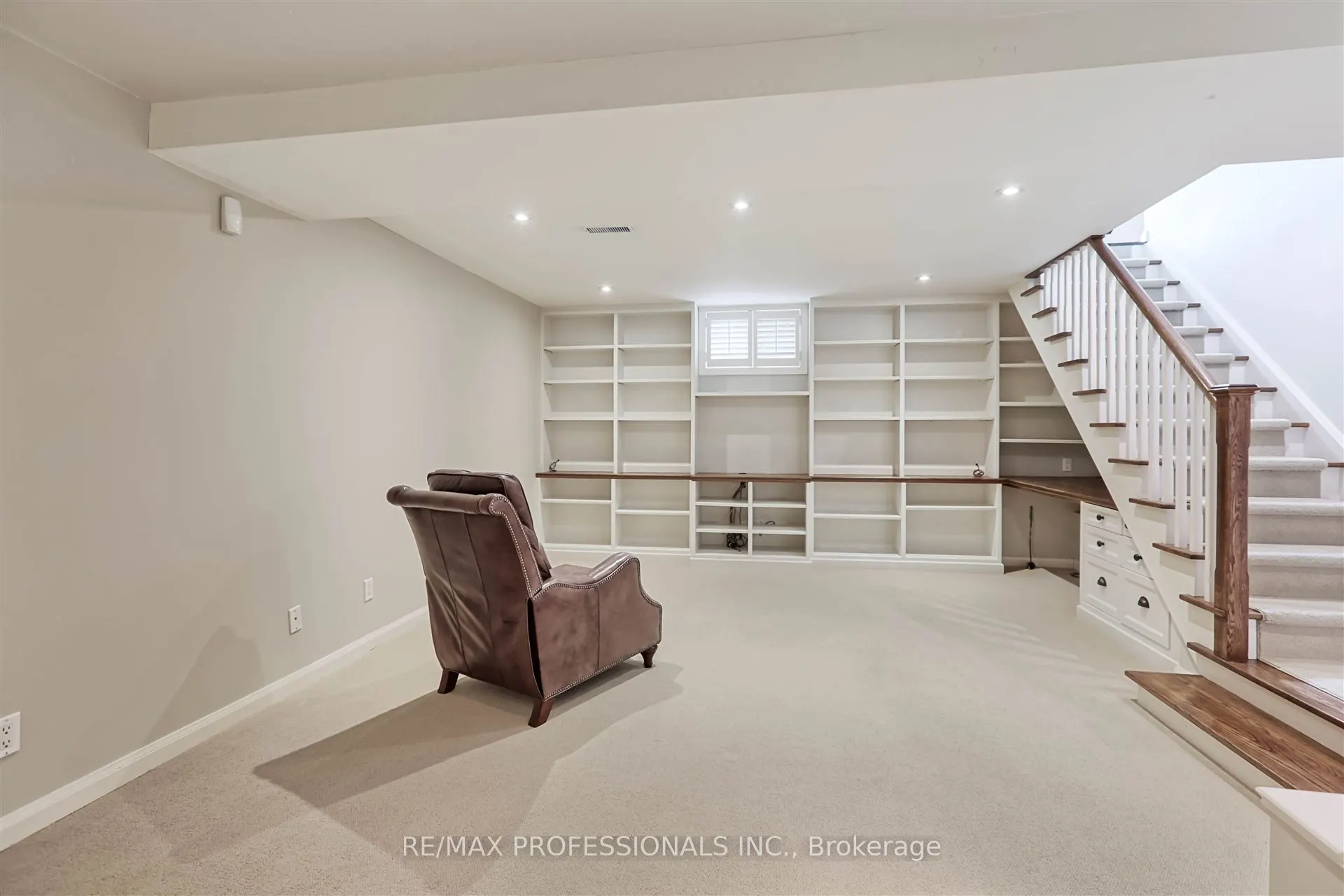 231 Grenview Boulevard S