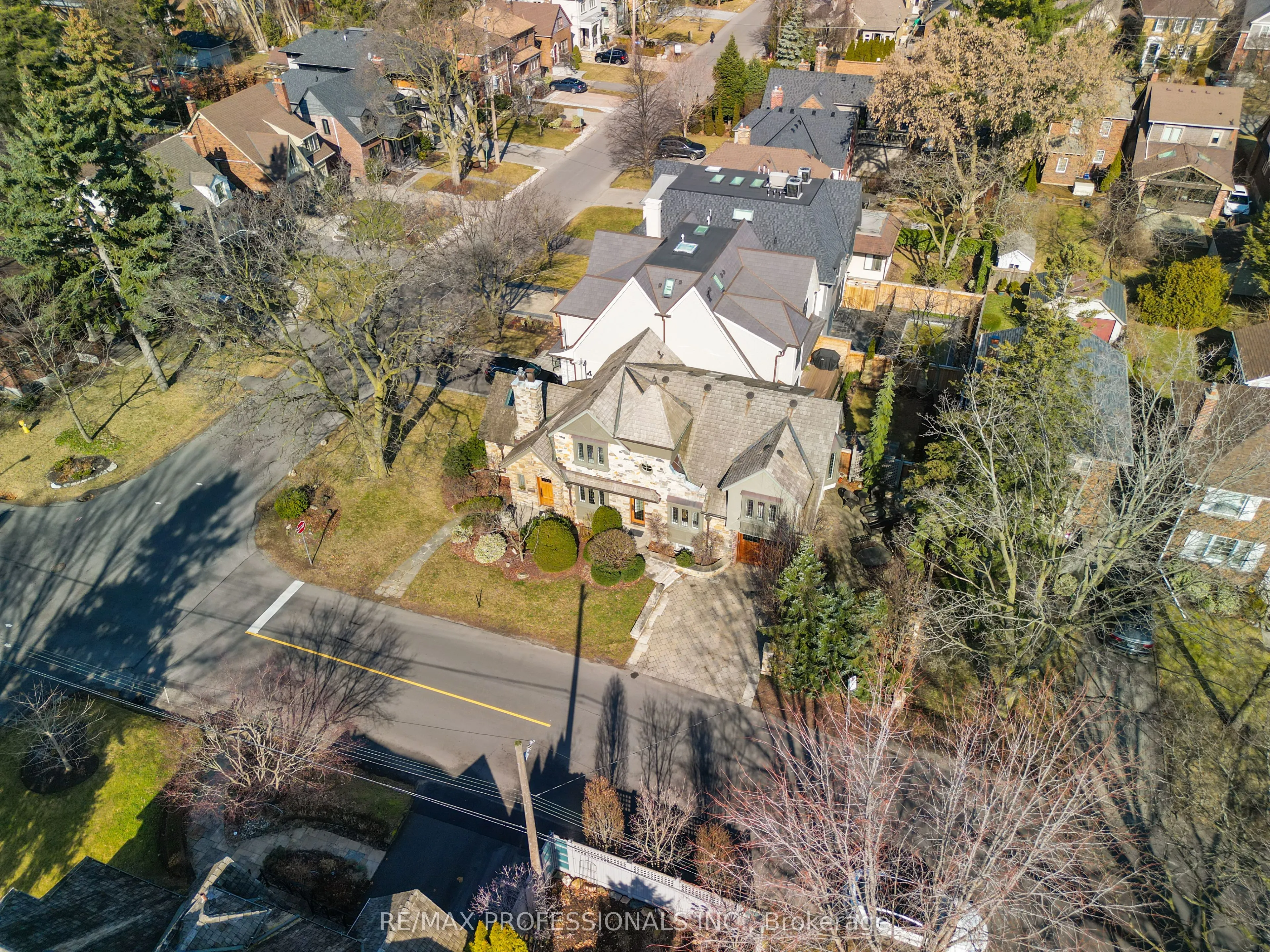 231 Grenview Boulevard S