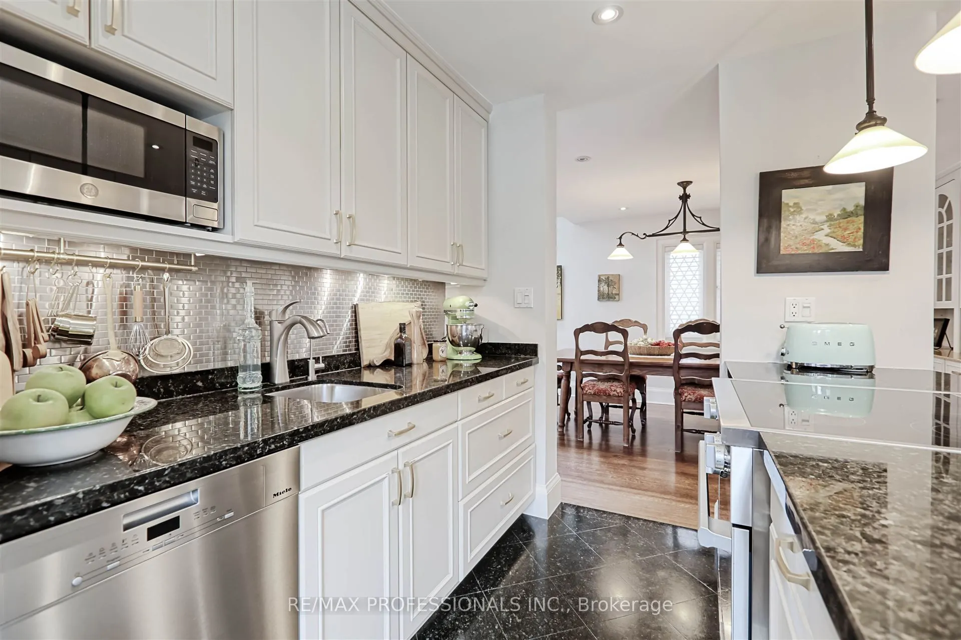 231 Grenview Boulevard S
