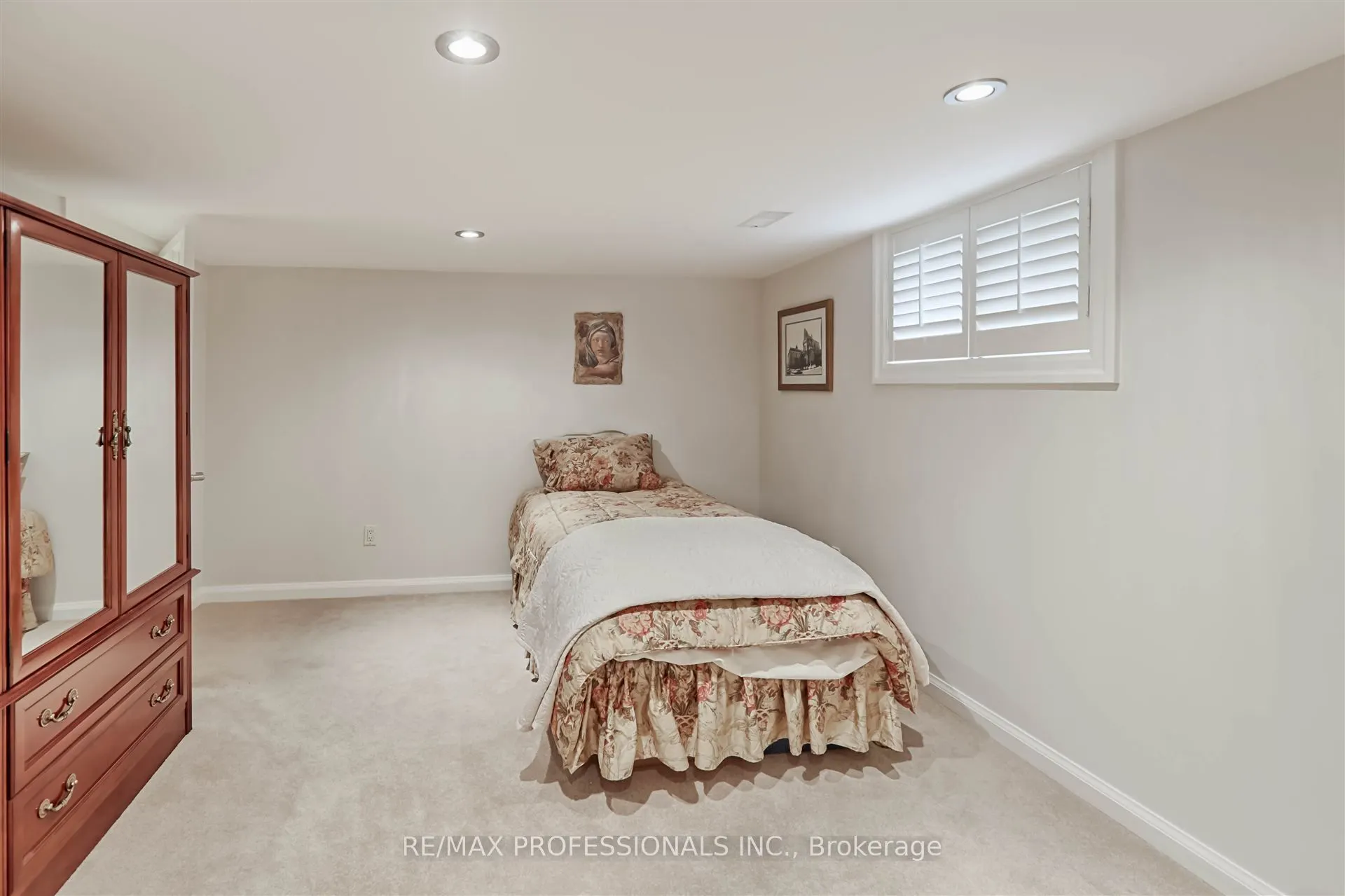 231 Grenview Boulevard S