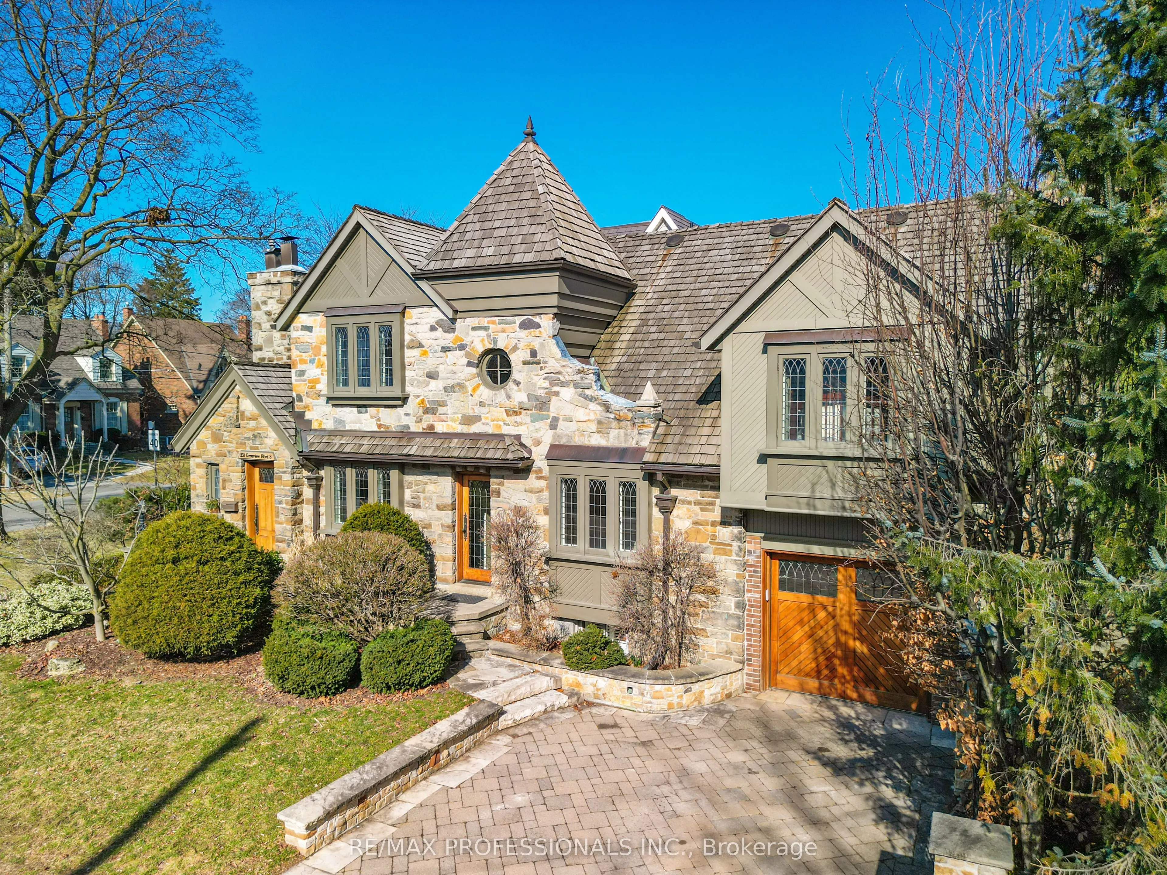 231 Grenview Boulevard S
