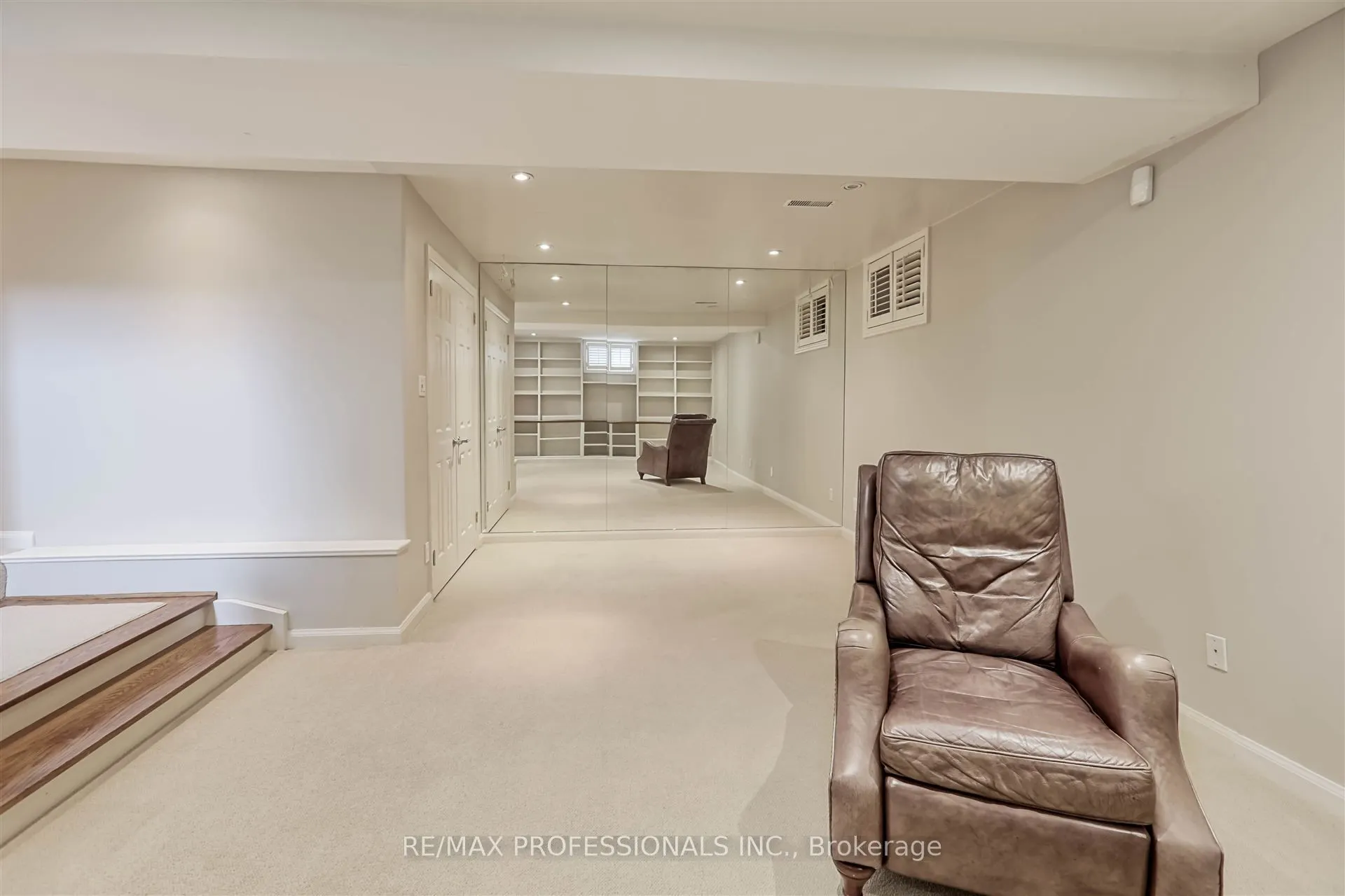 231 Grenview Boulevard S