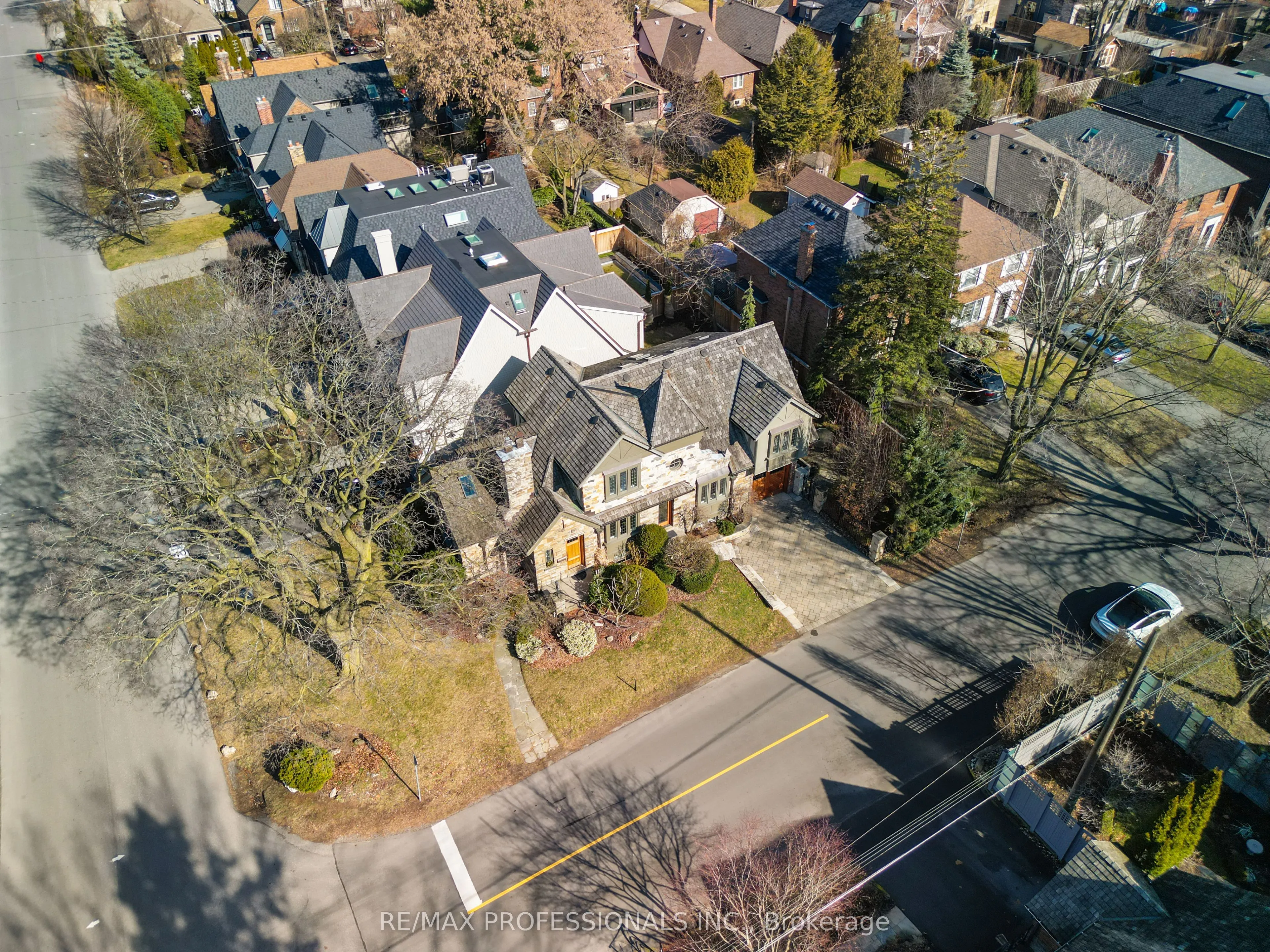 231 Grenview Boulevard S
