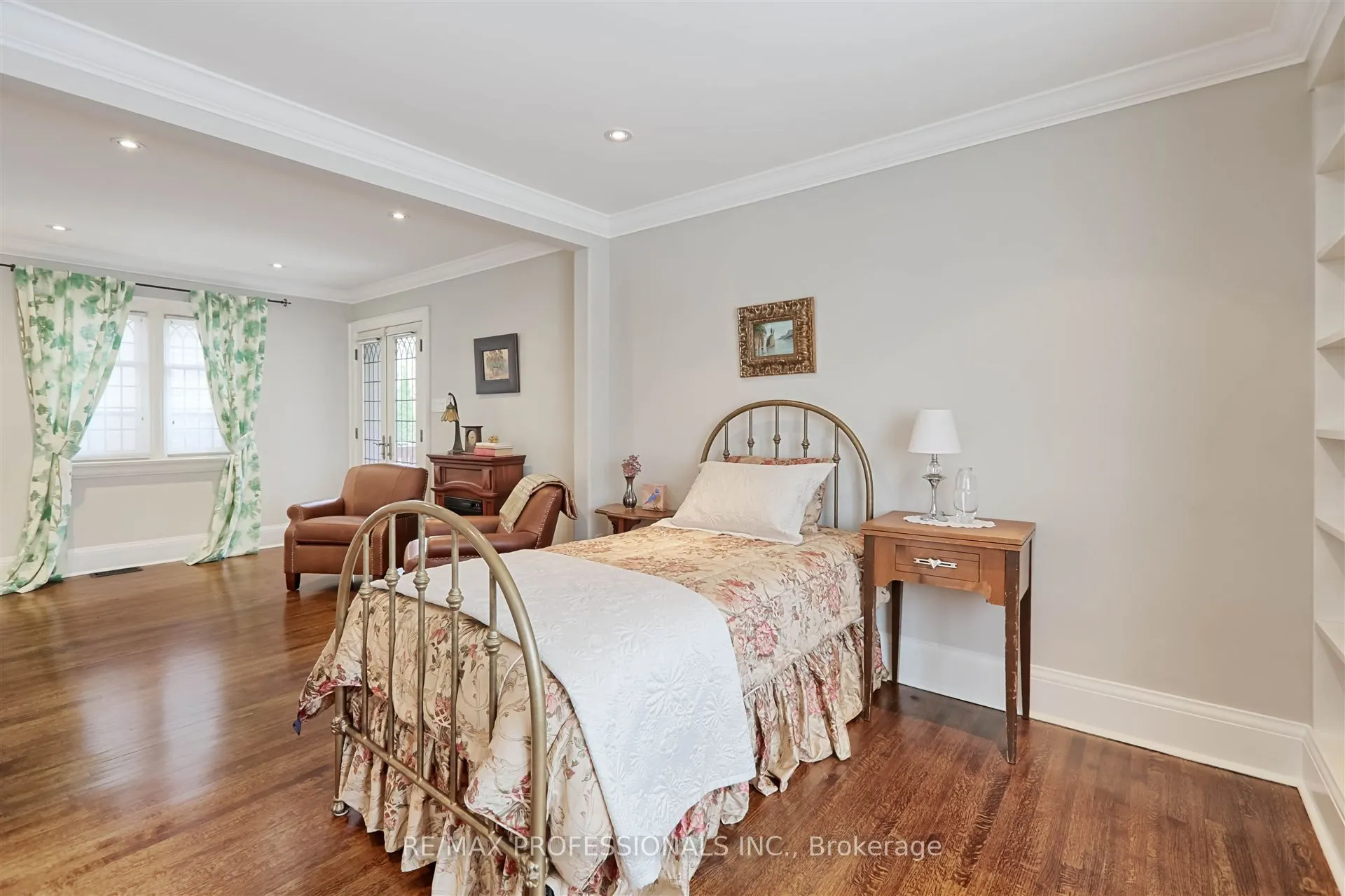 231 Grenview Boulevard S
