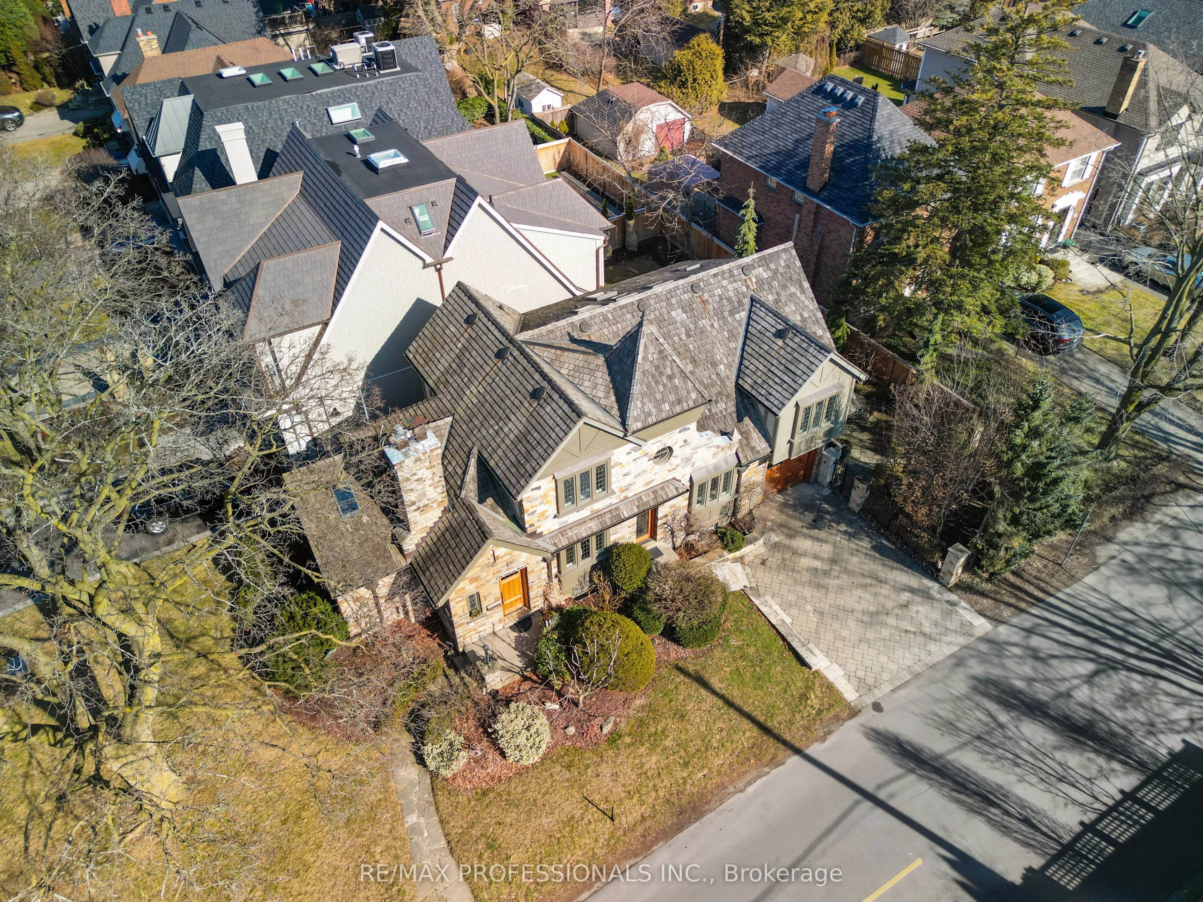 231 Grenview Boulevard S