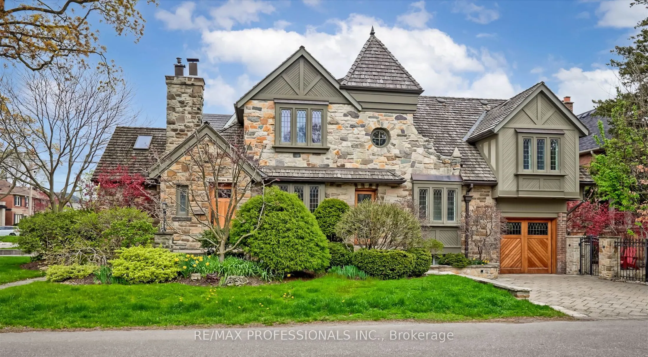 231 Grenview Boulevard S