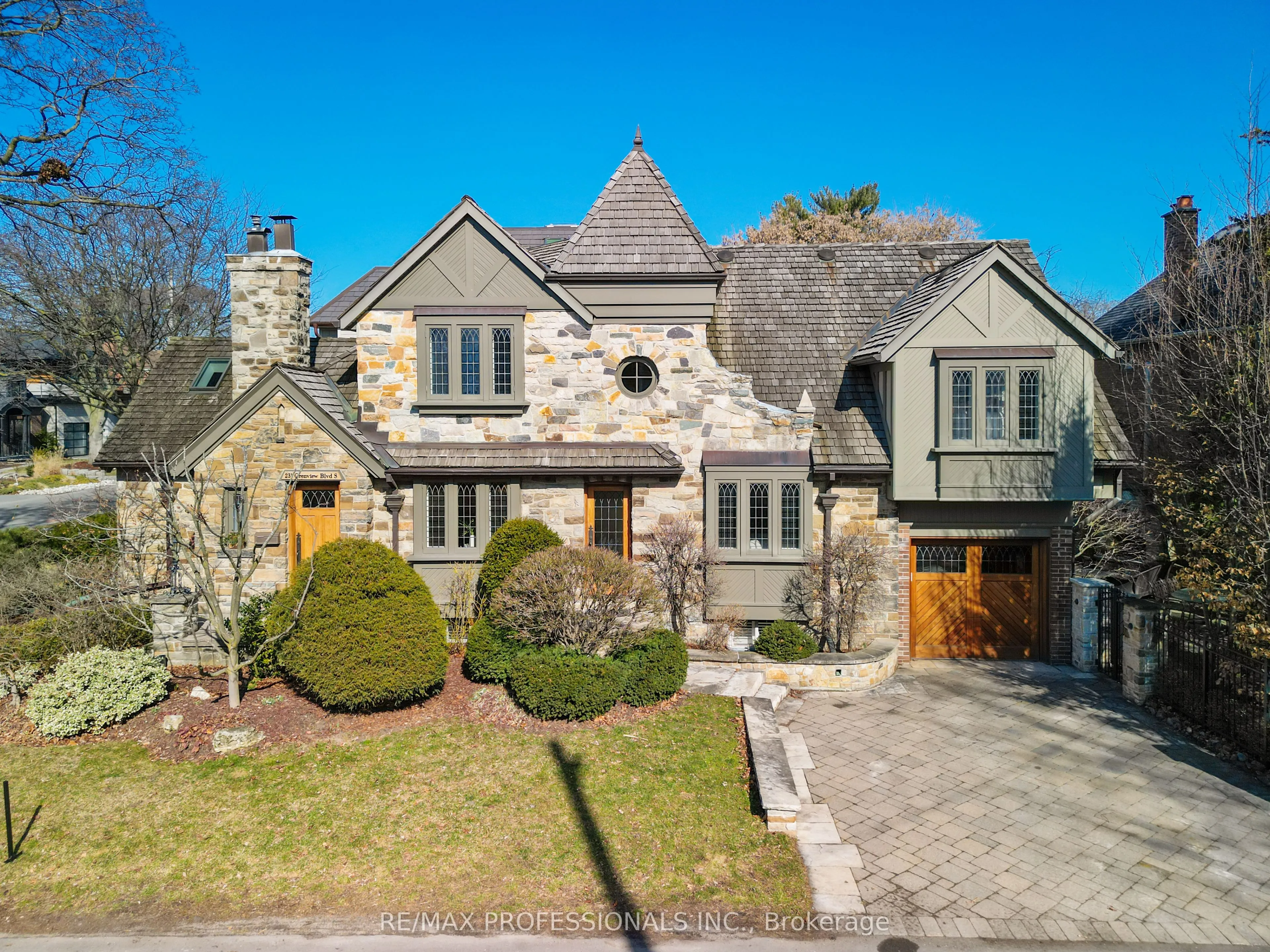 231 Grenview Boulevard S