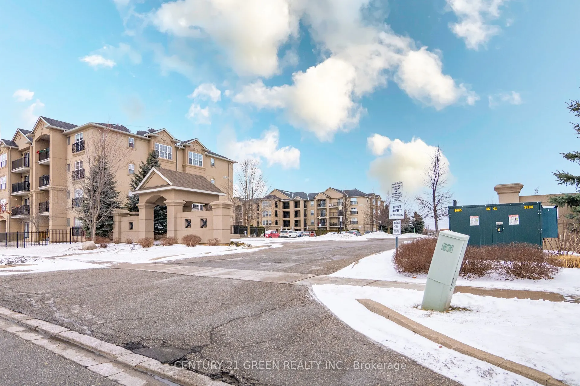 1479 Maple Avenue, #206