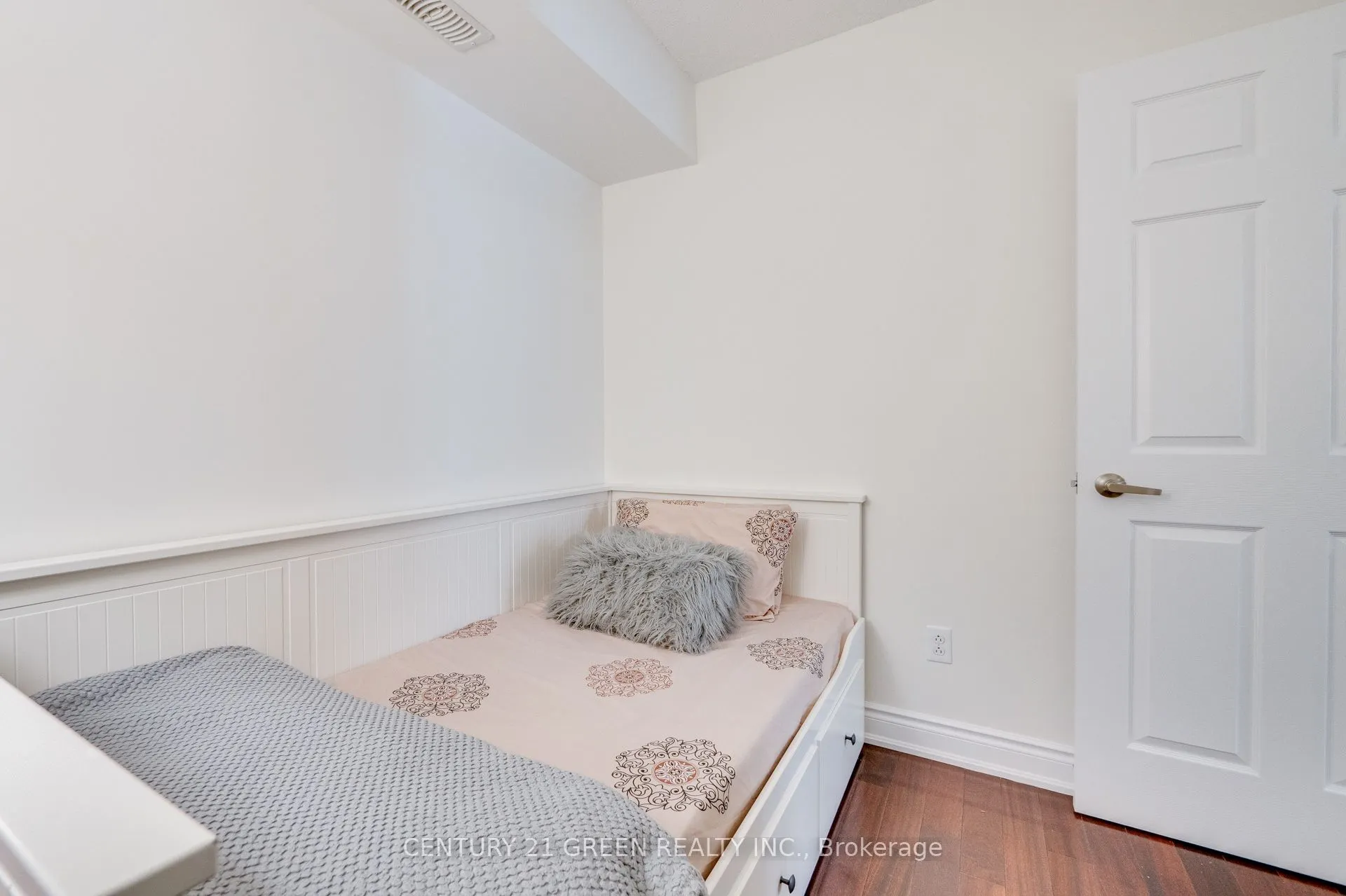 1479 Maple Avenue, #206