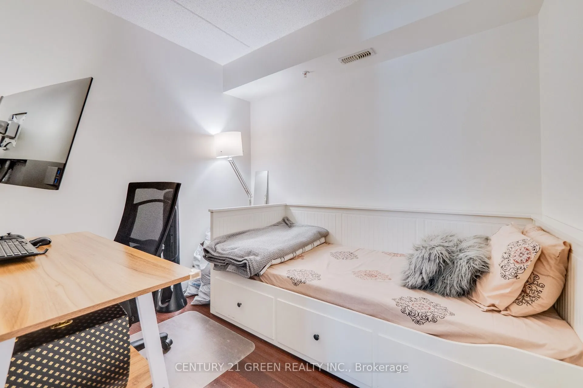 1479 Maple Avenue, #206