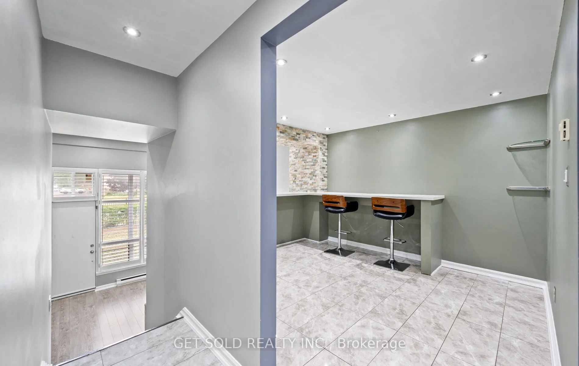 6 Darras Court, #6