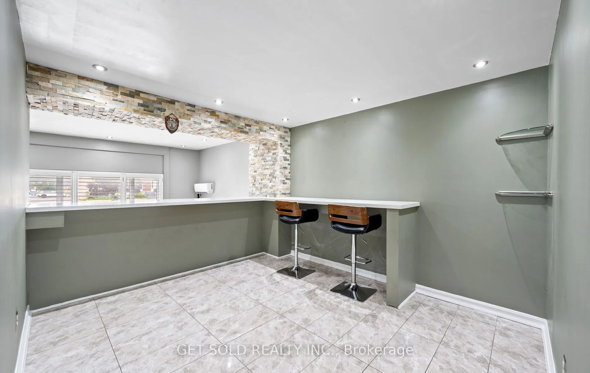 6 Darras Court, #6