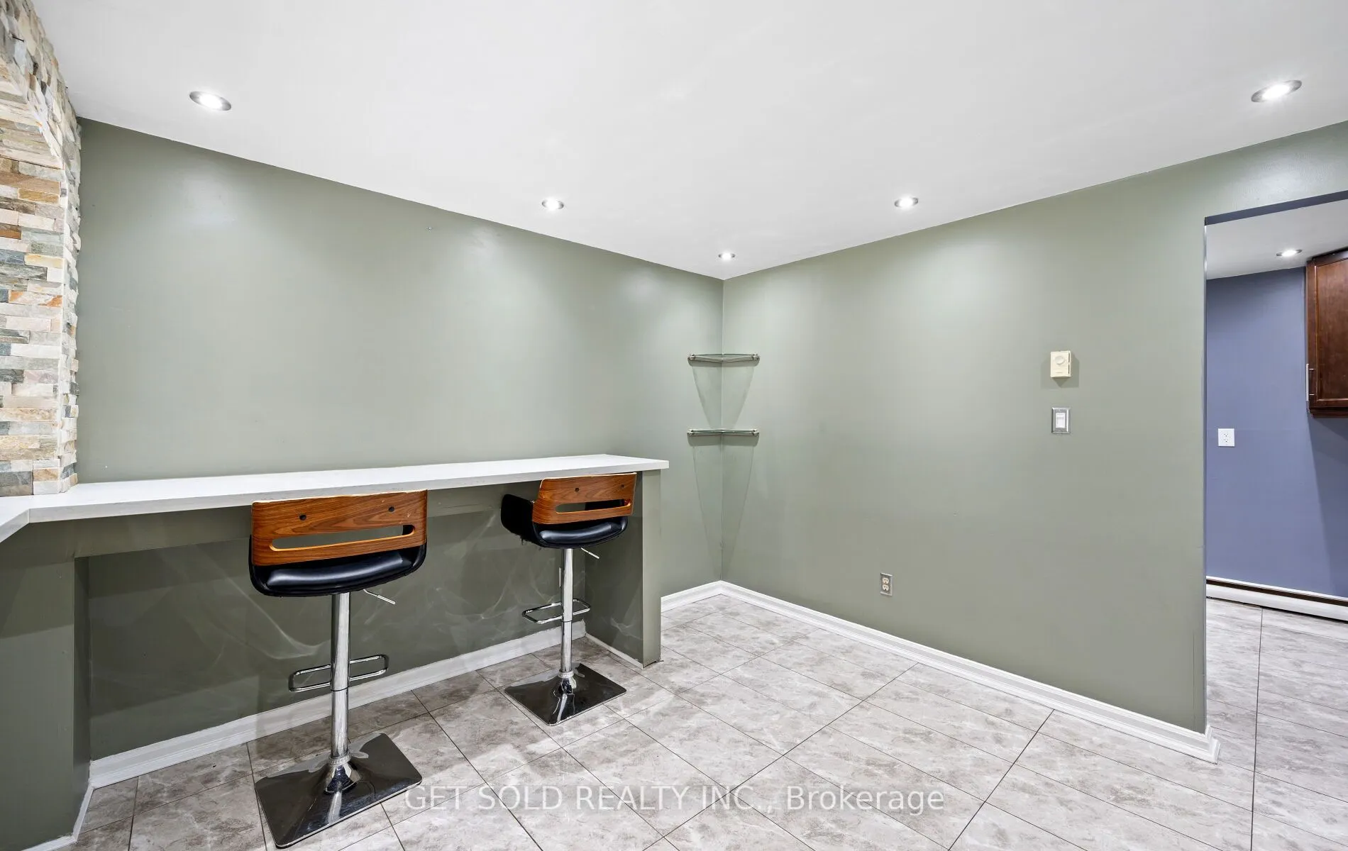 6 Darras Court, #6
