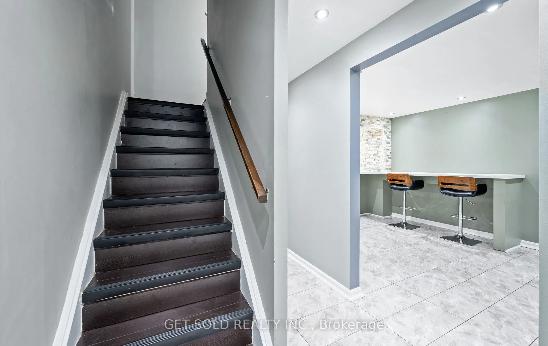 6 Darras Court, #6