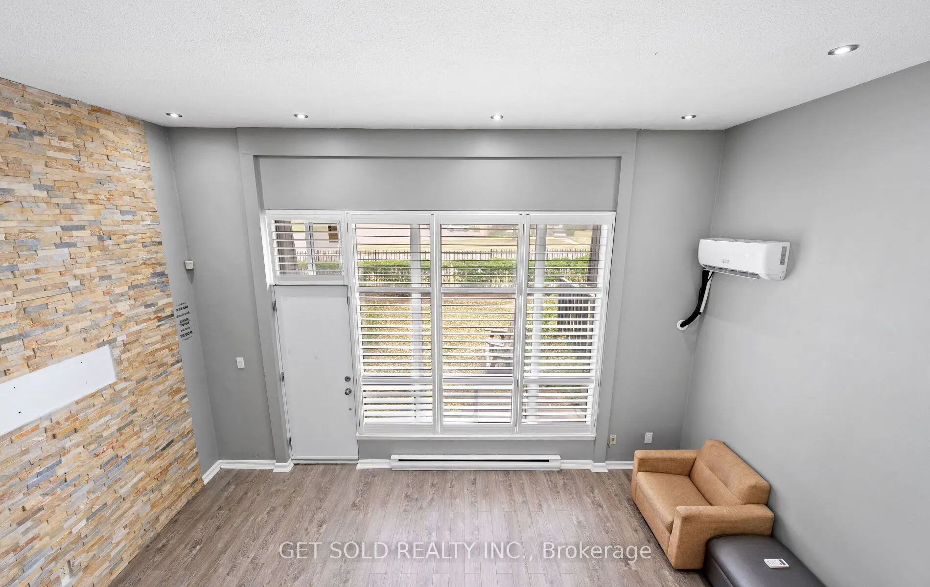 6 Darras Court, #6