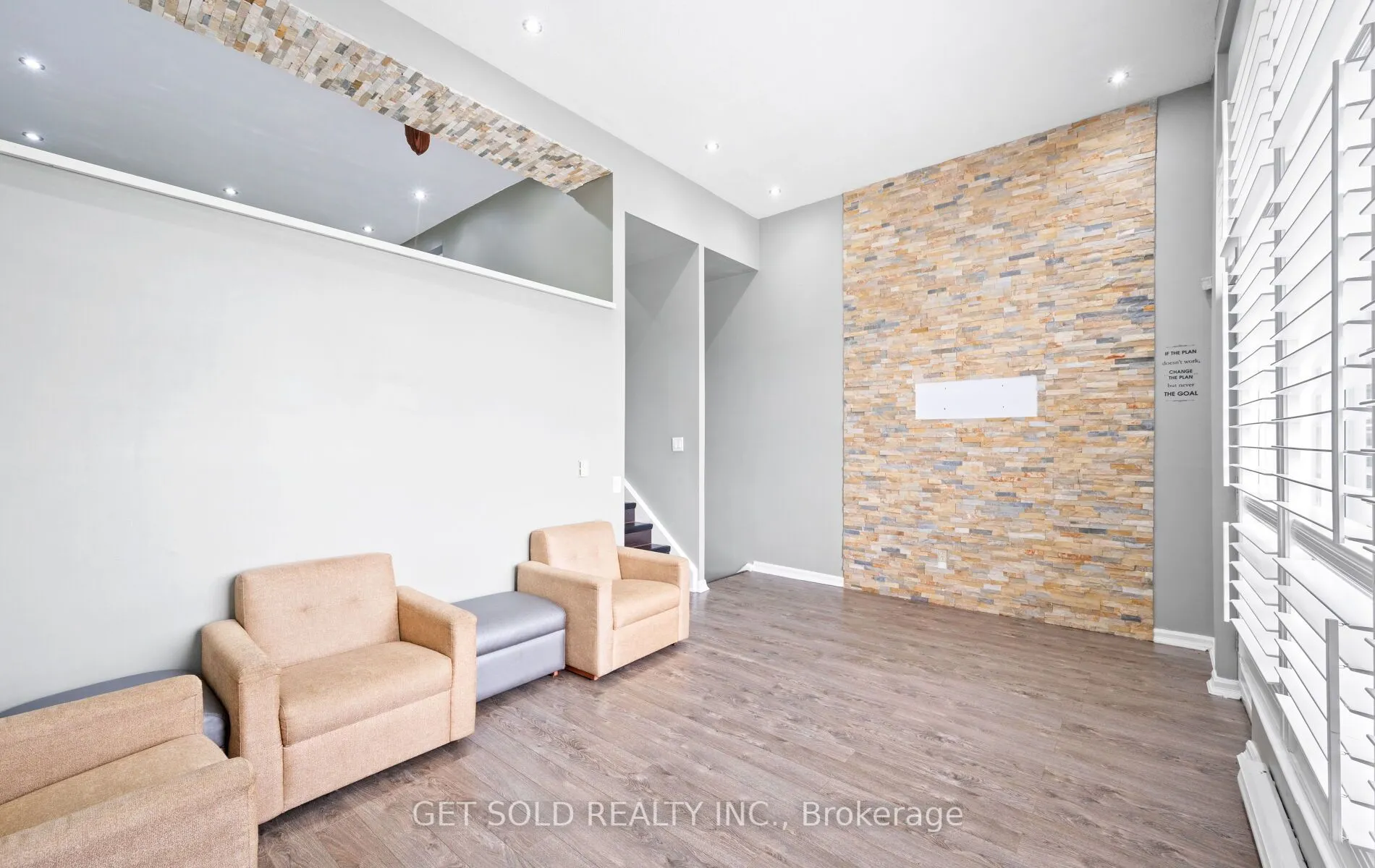 6 Darras Court, #6