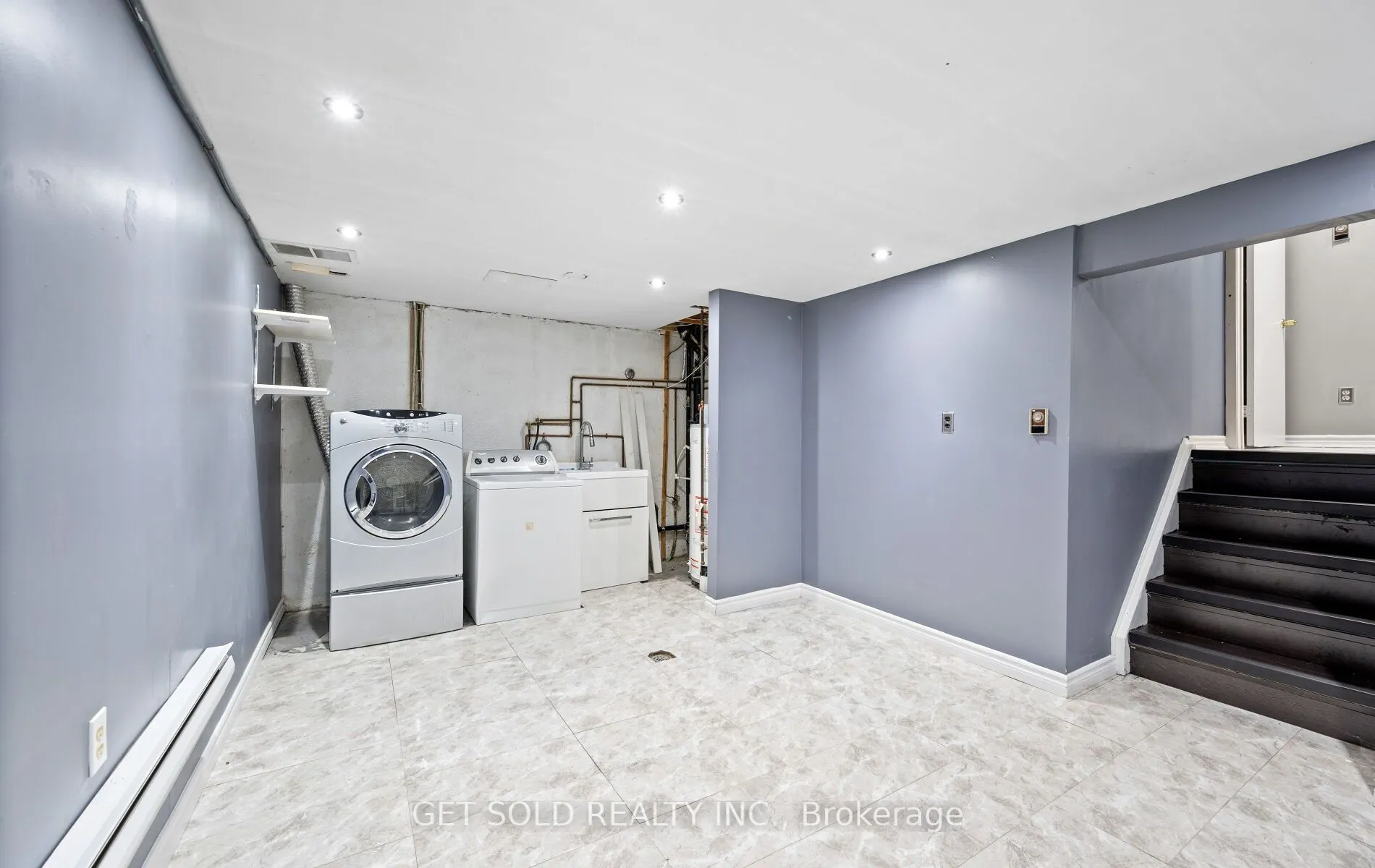 6 Darras Court, #6