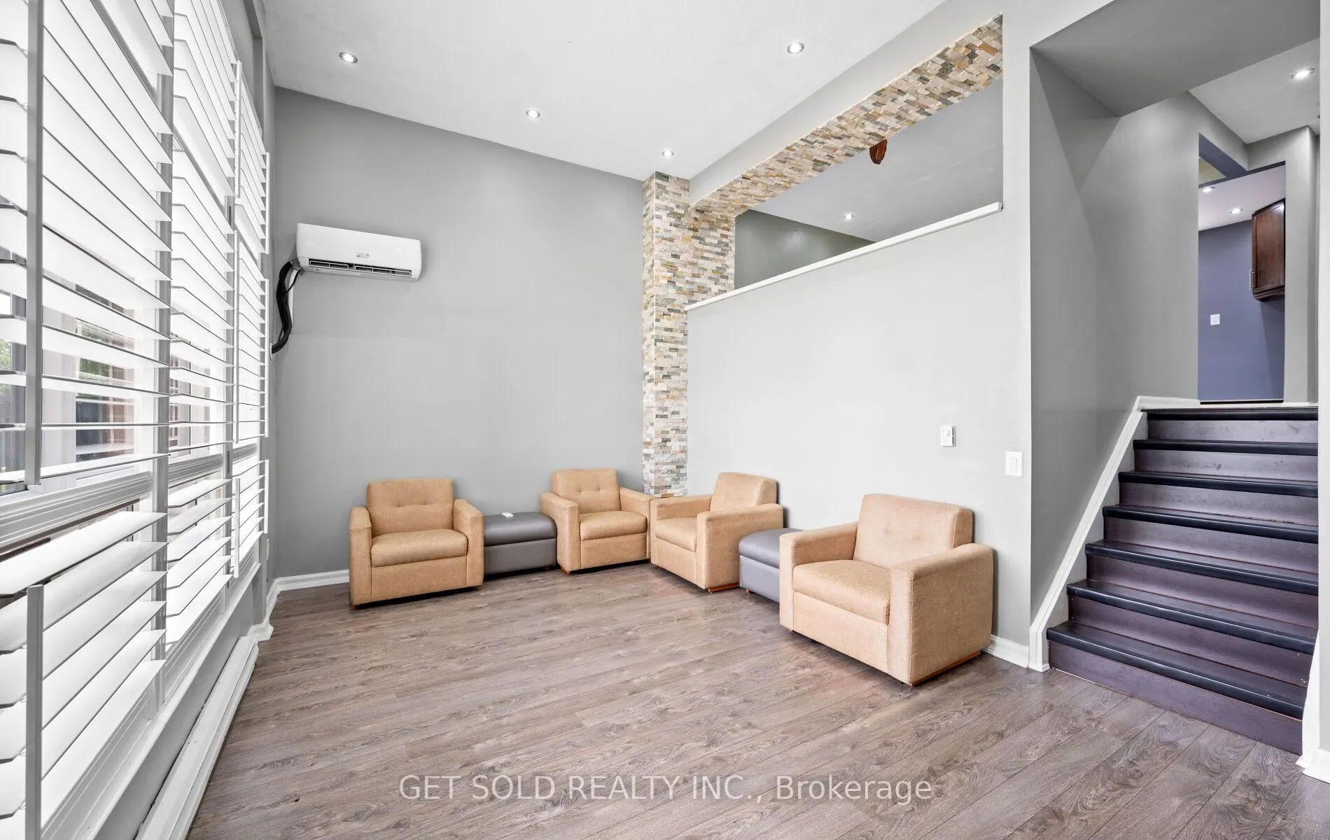 6 Darras Court, #6