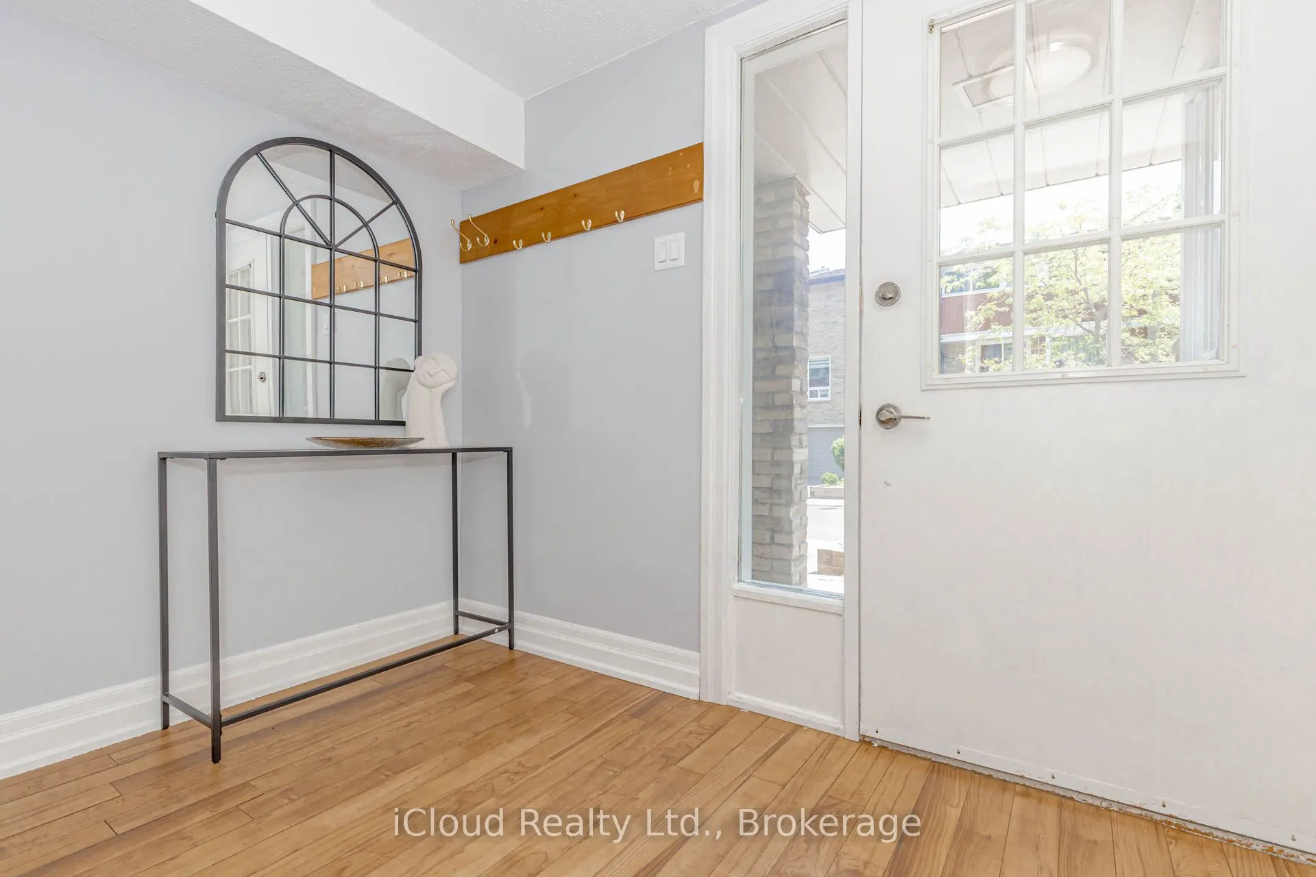 915 Inverhouse Drive, #42