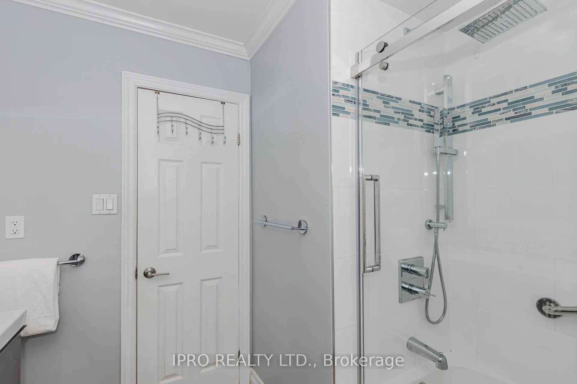 915 Inverhouse Drive, #42