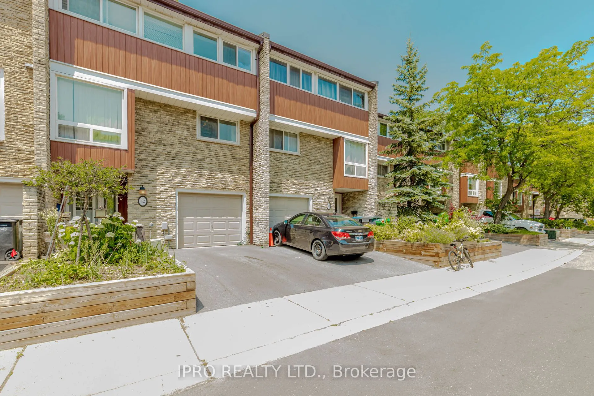 915 Inverhouse Drive, #42