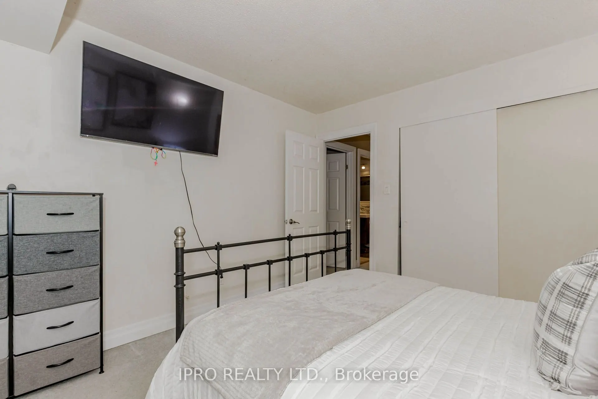 915 Inverhouse Drive, #42