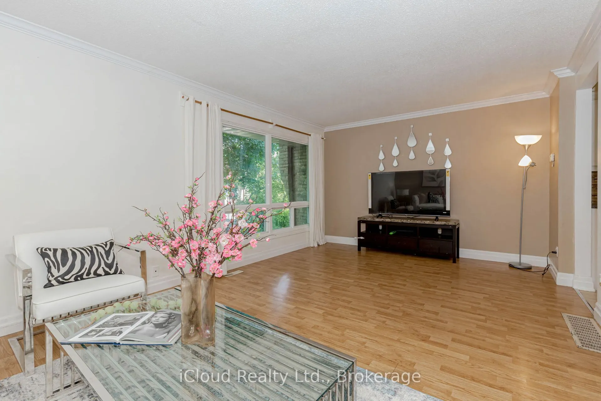915 Inverhouse Drive, #42