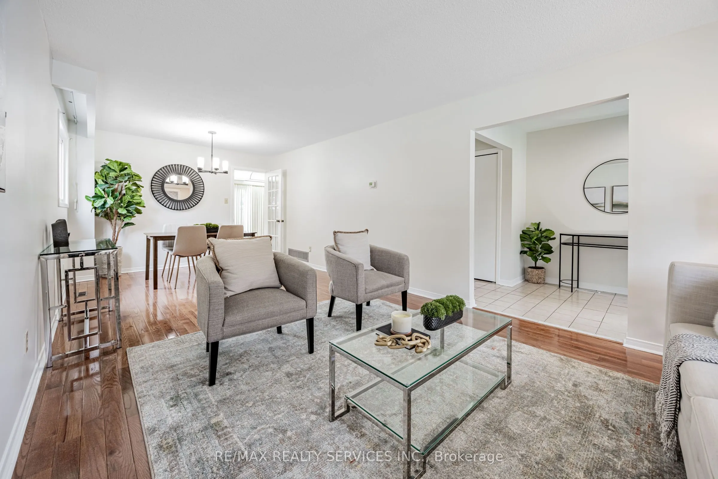 9 Garview Court