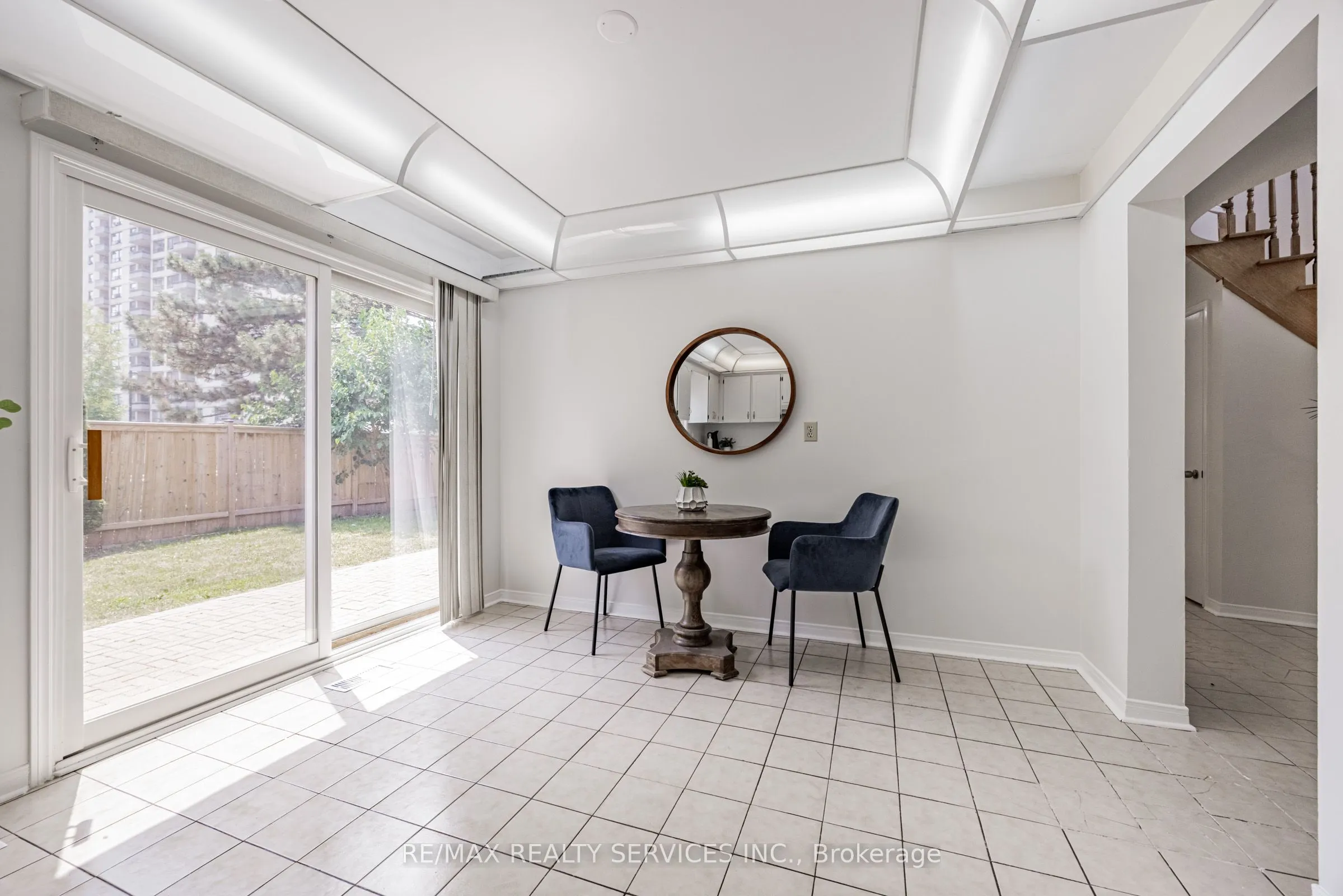 9 Garview Court
