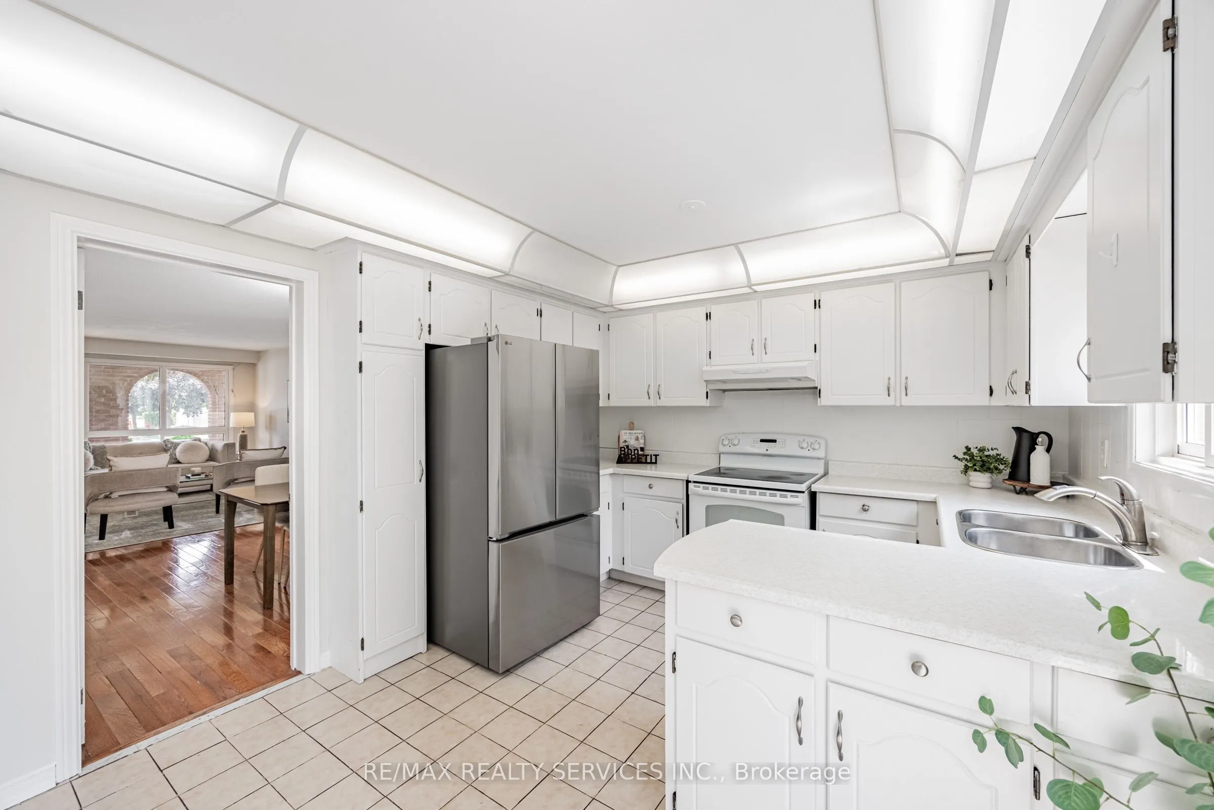9 Garview Court