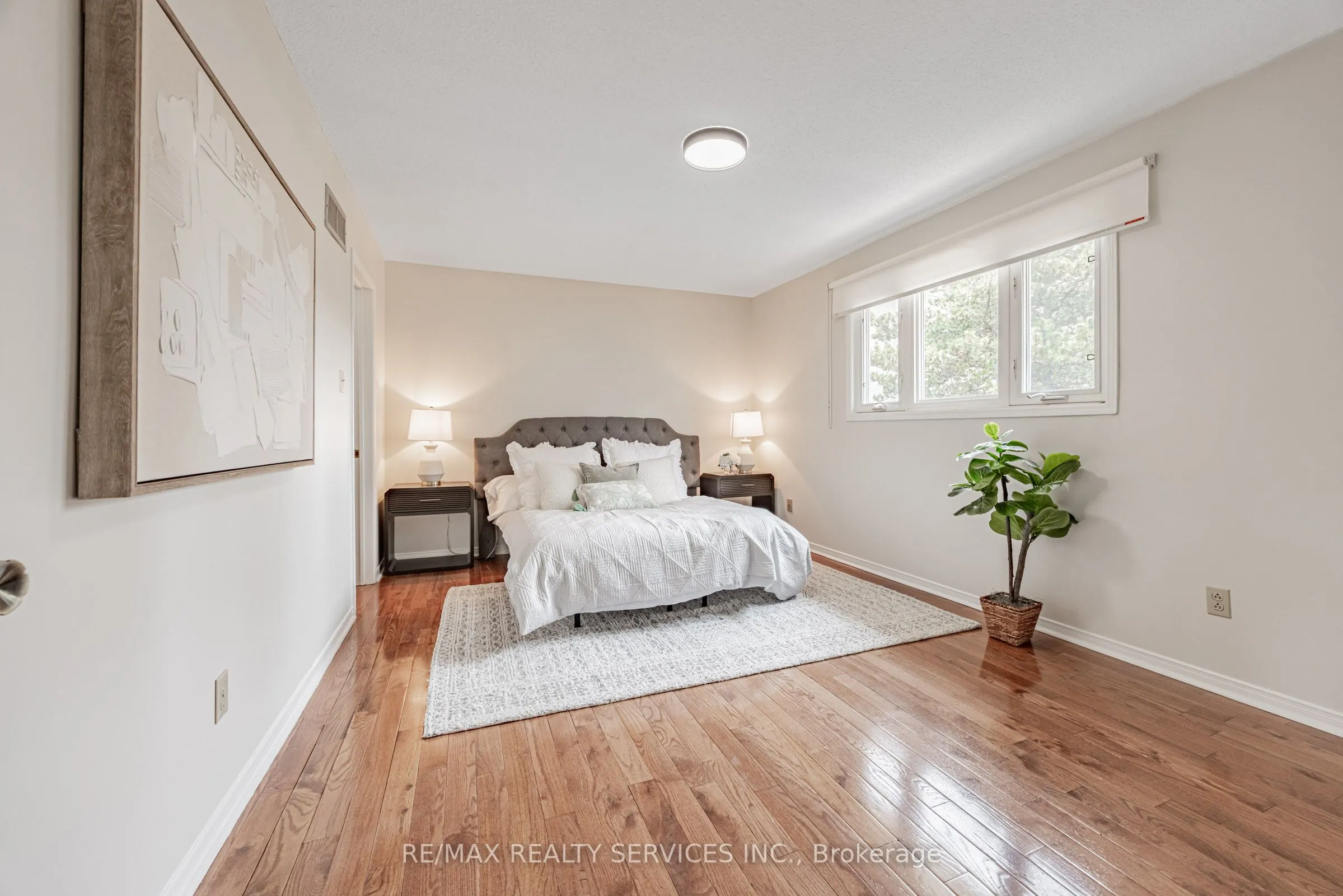 9 Garview Court