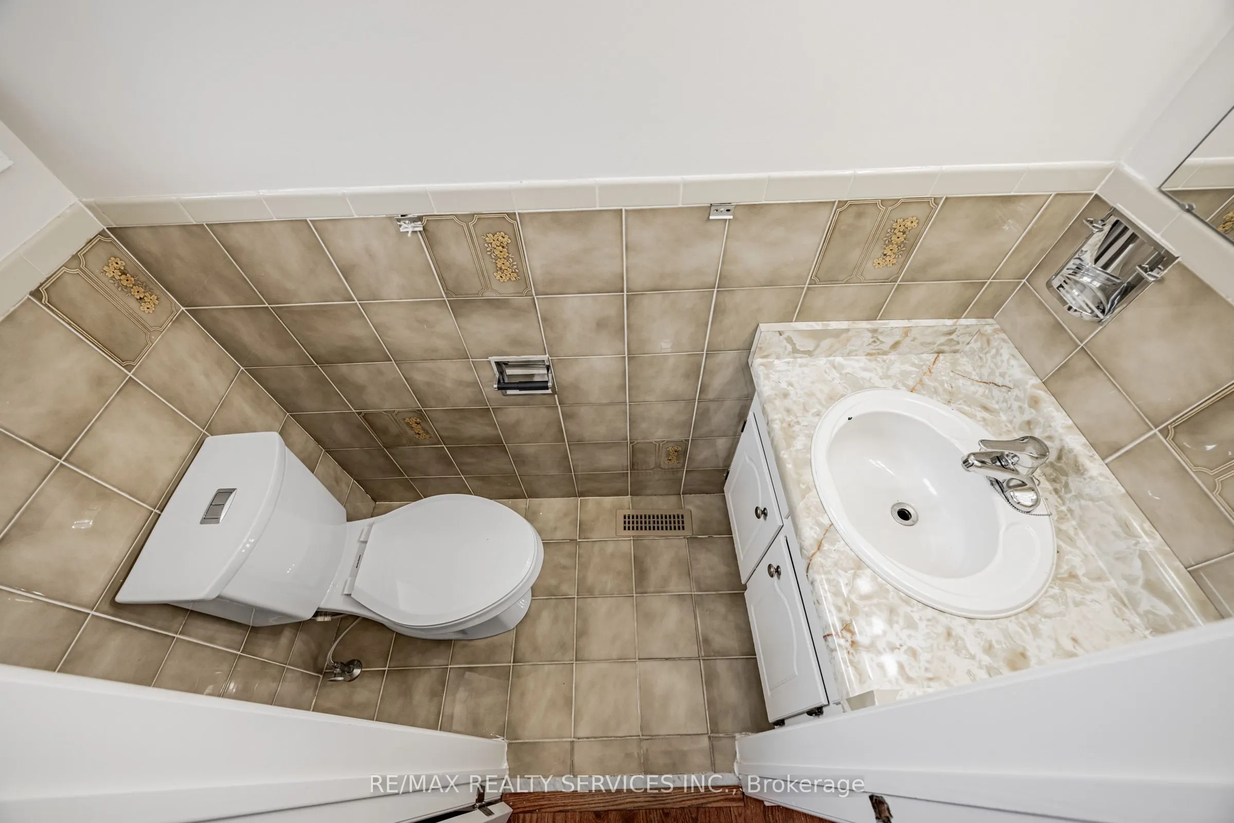9 Garview Court